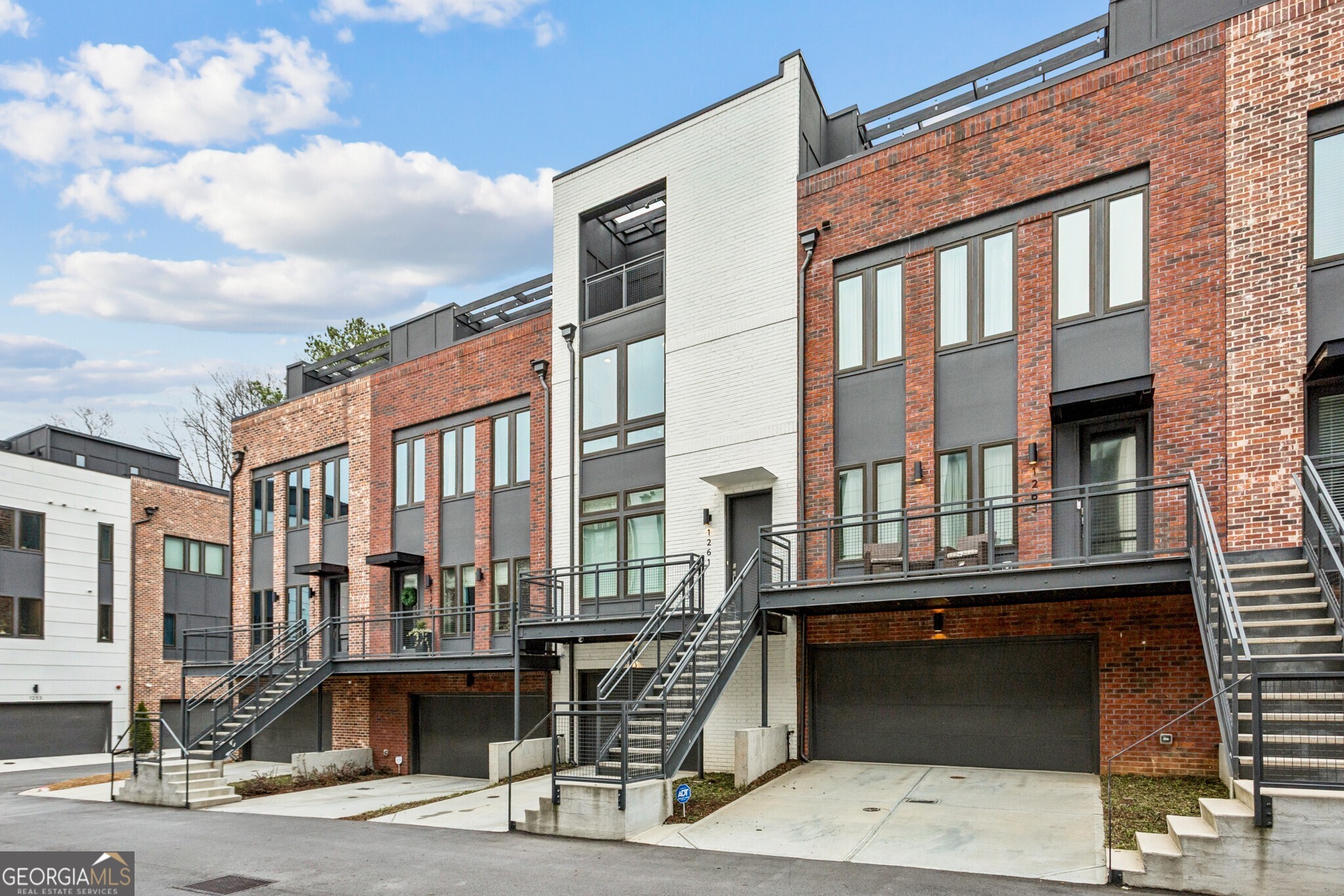 1261 Chelsea Circle NW