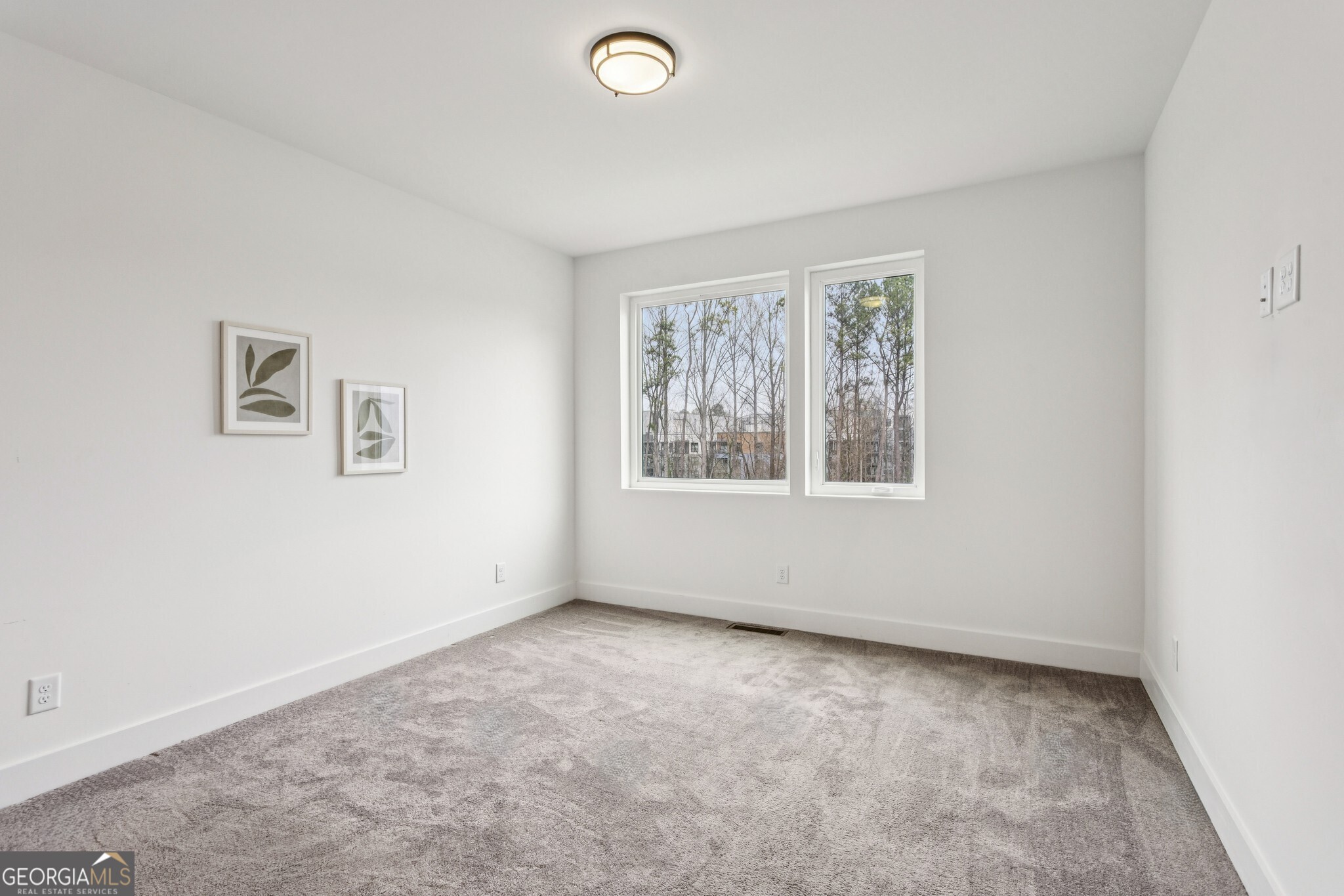 1261 Chelsea Circle NW