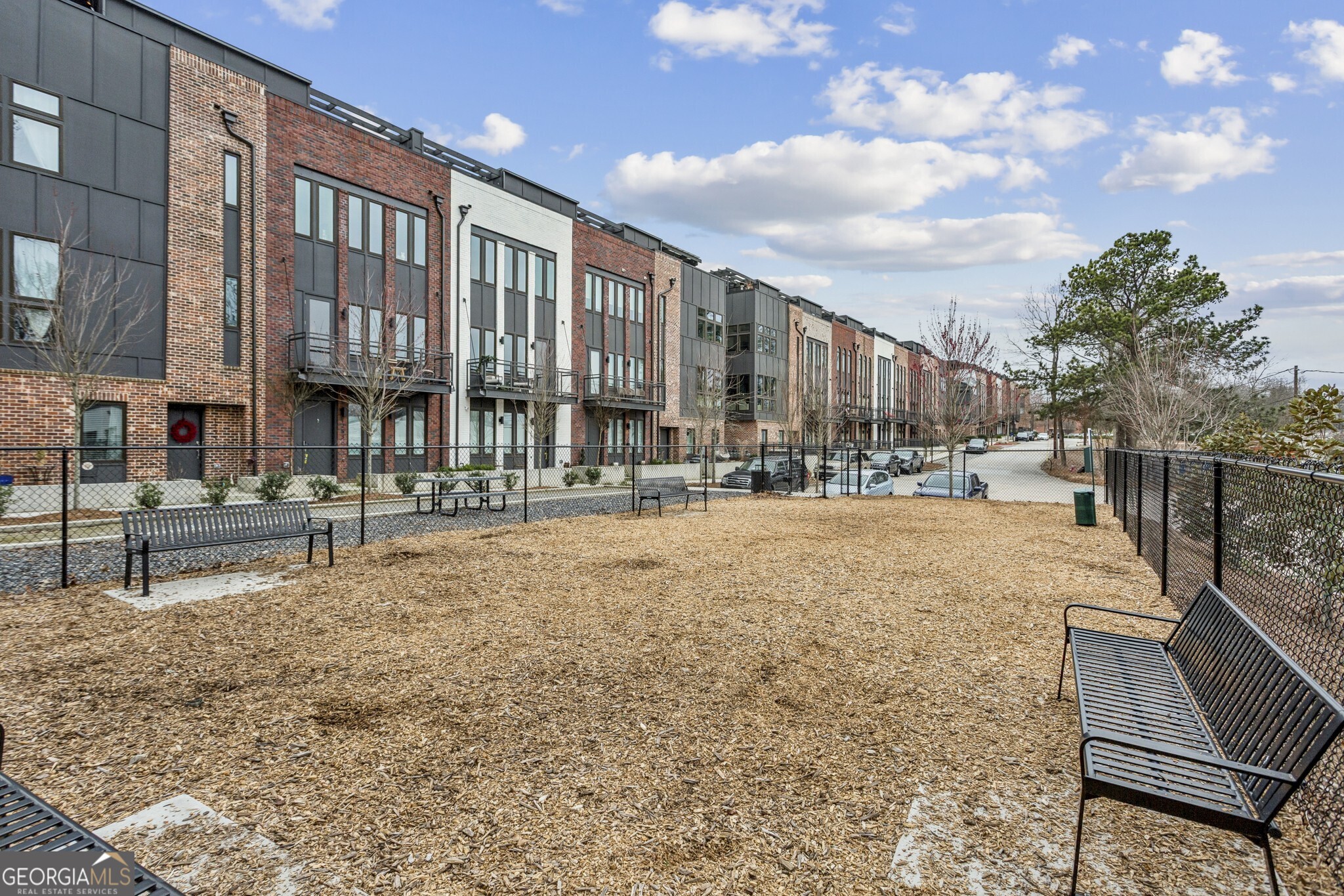 1261 Chelsea Circle NW