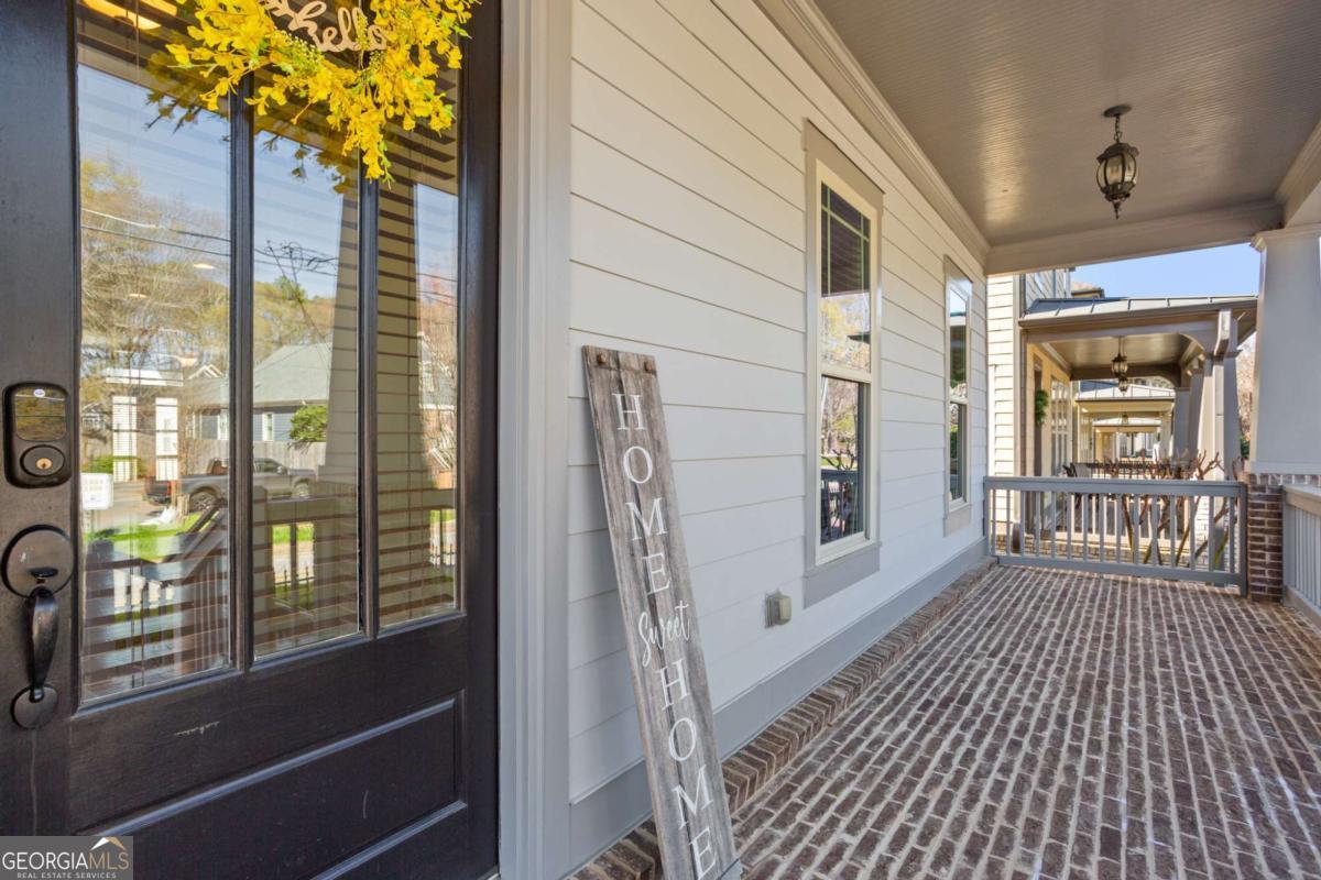 1566 Roswell Street SE