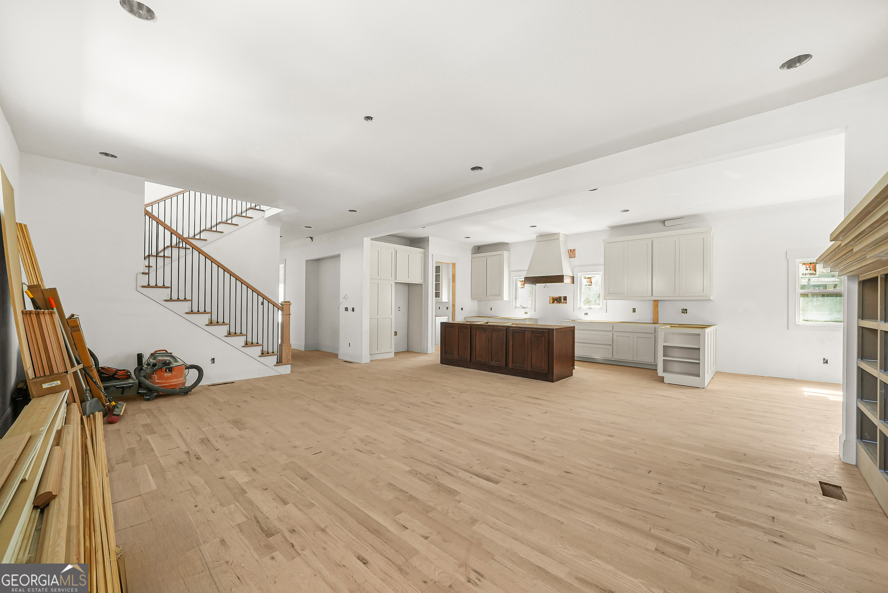 649 Hemlock Circle SE