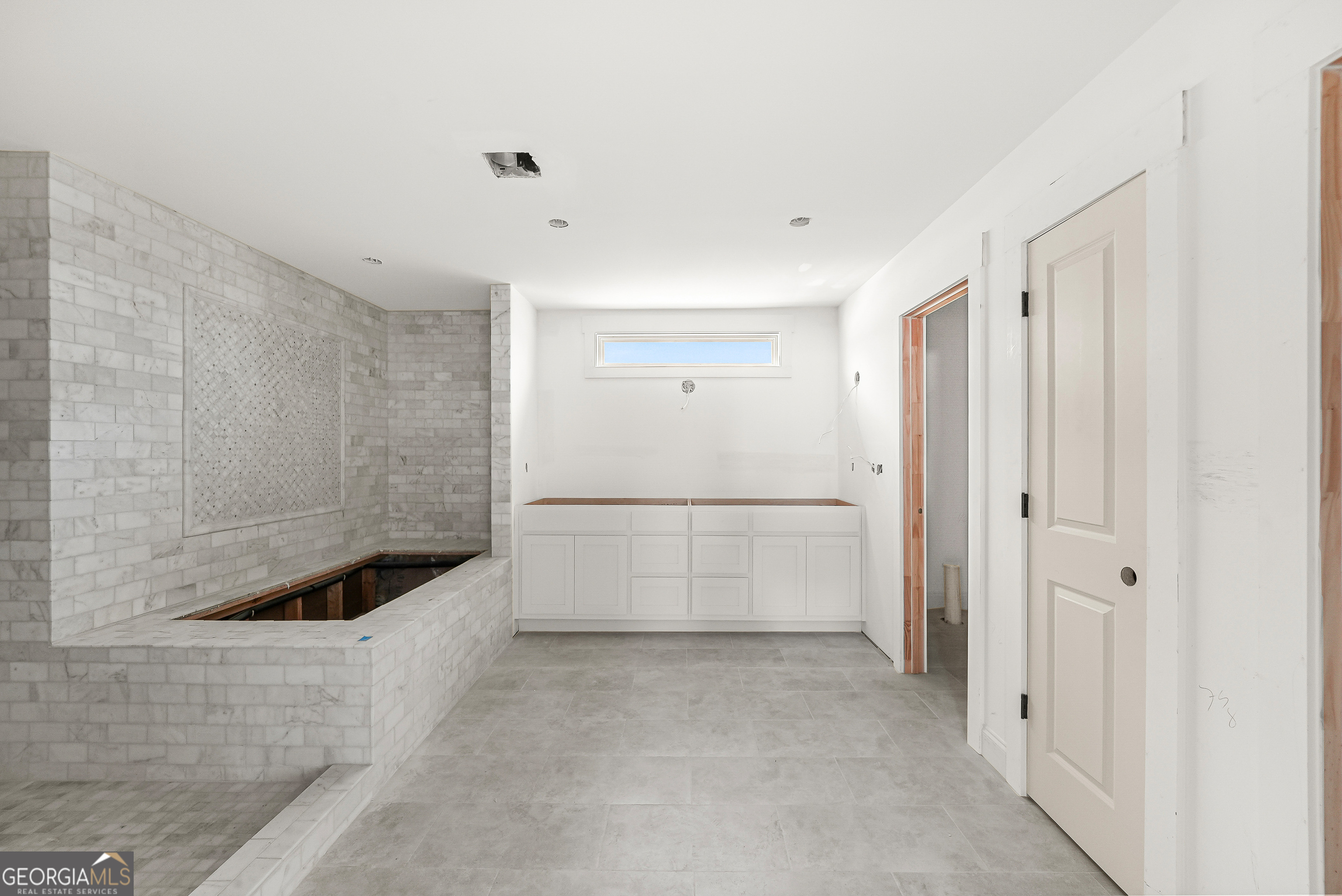 649 Hemlock Circle SE