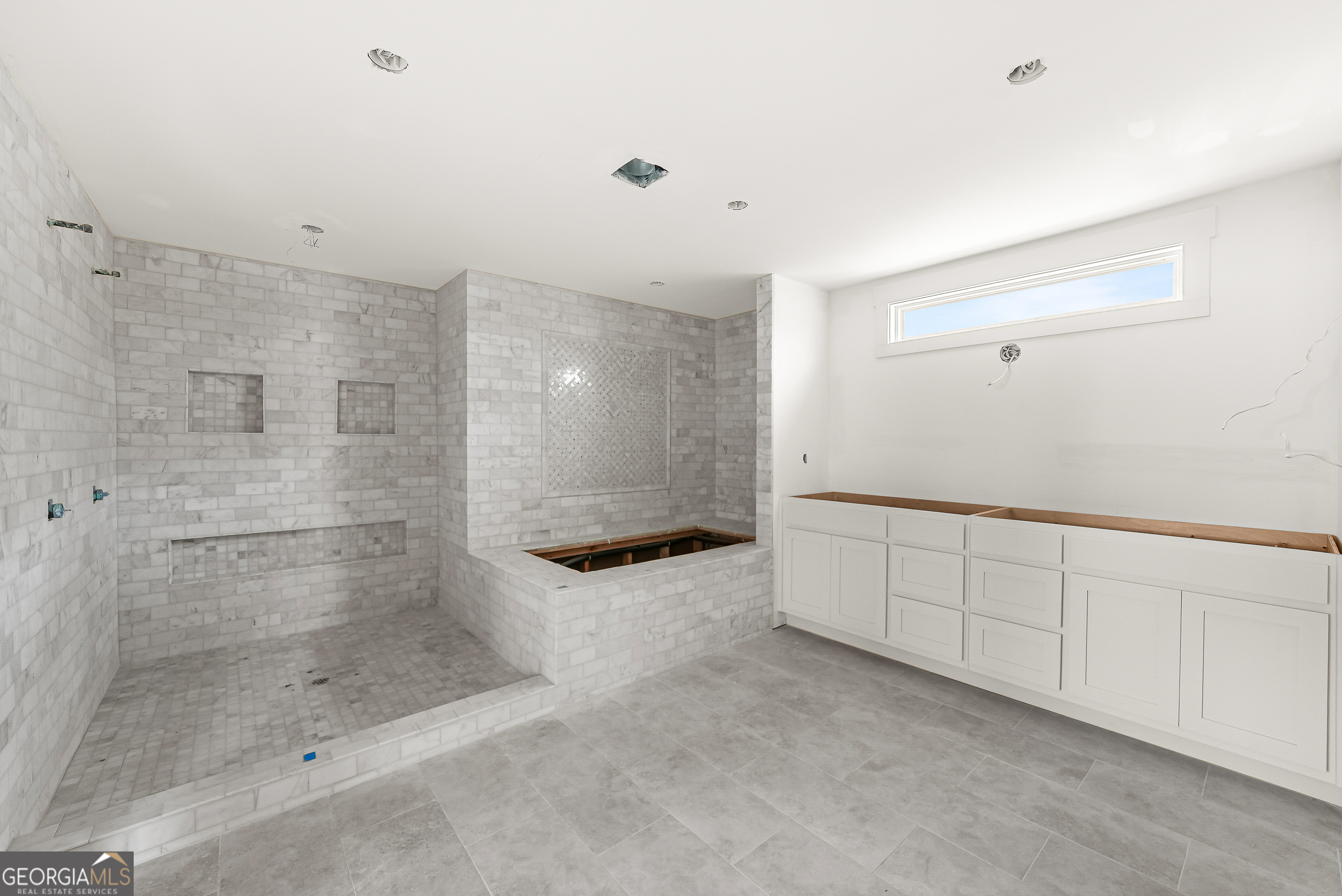 649 Hemlock Circle SE