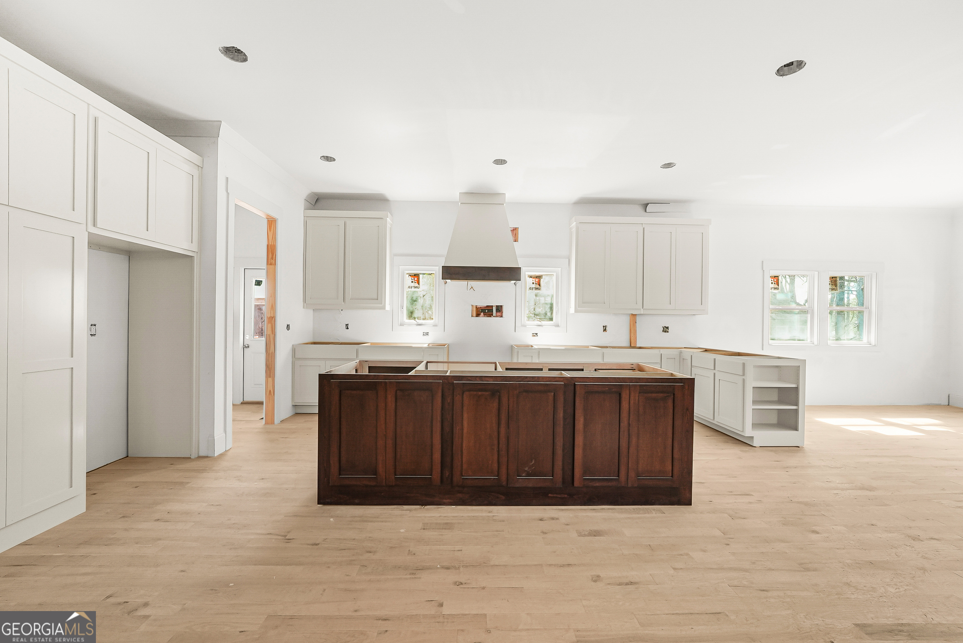 649 Hemlock Circle SE