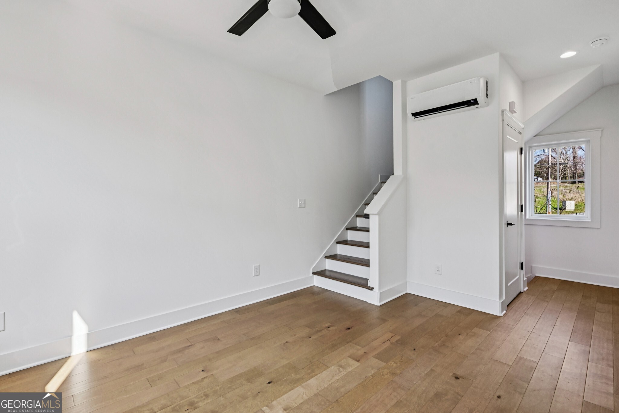 1160 Boulevard SE # 1