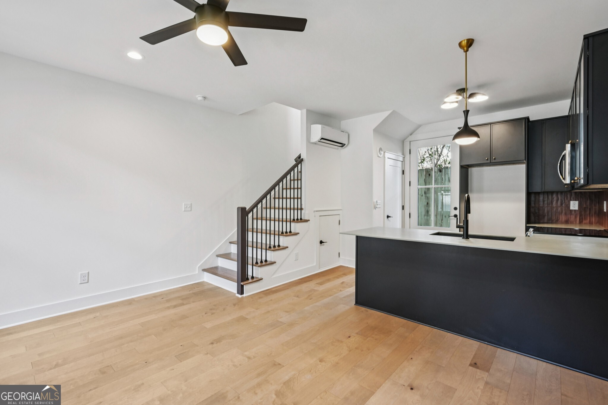 1160 Boulevard SE # 1