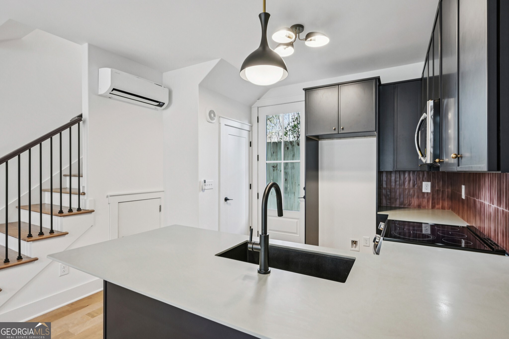 1160 Boulevard SE # 1