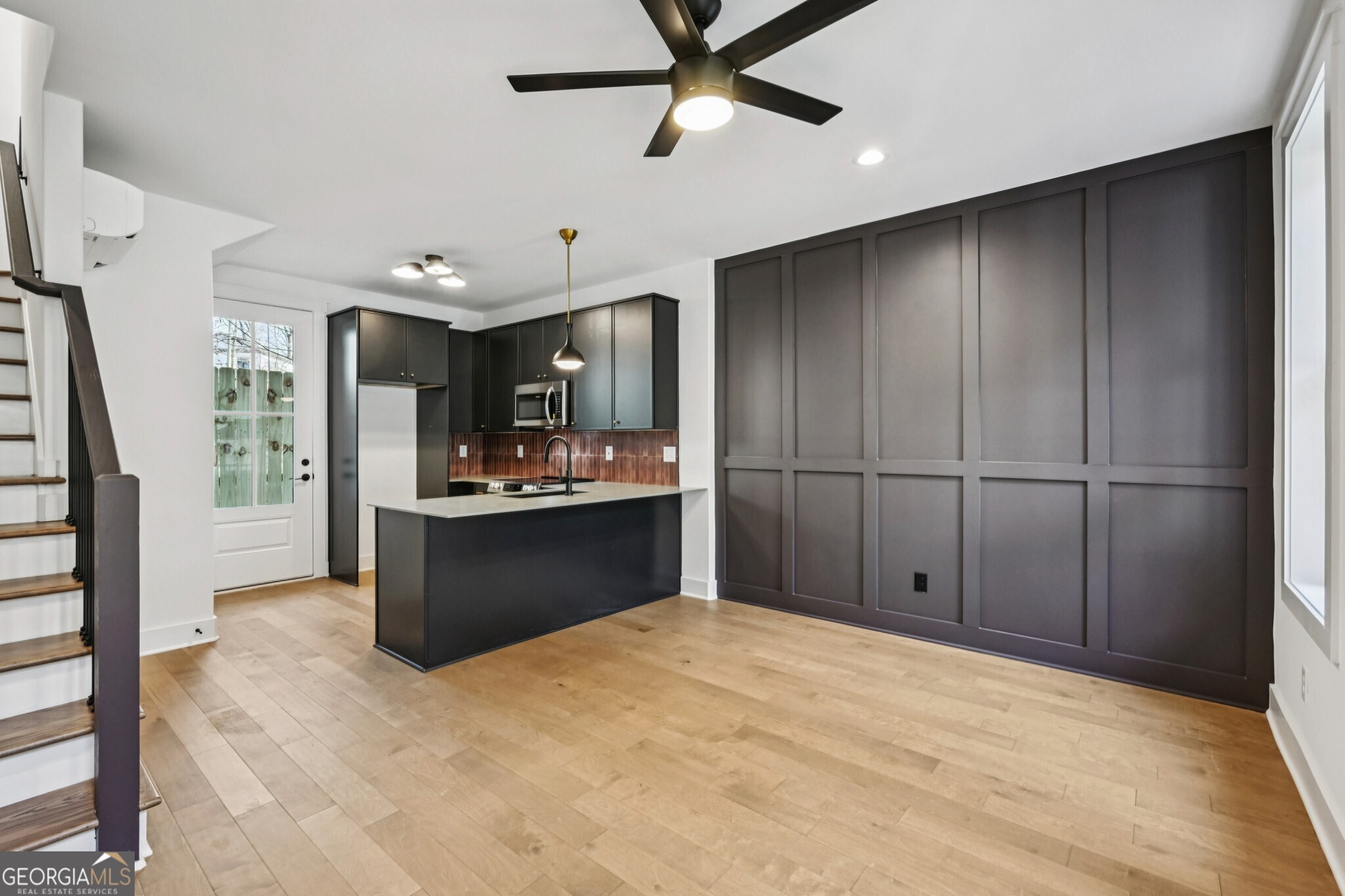 1160 Boulevard SE # 1
