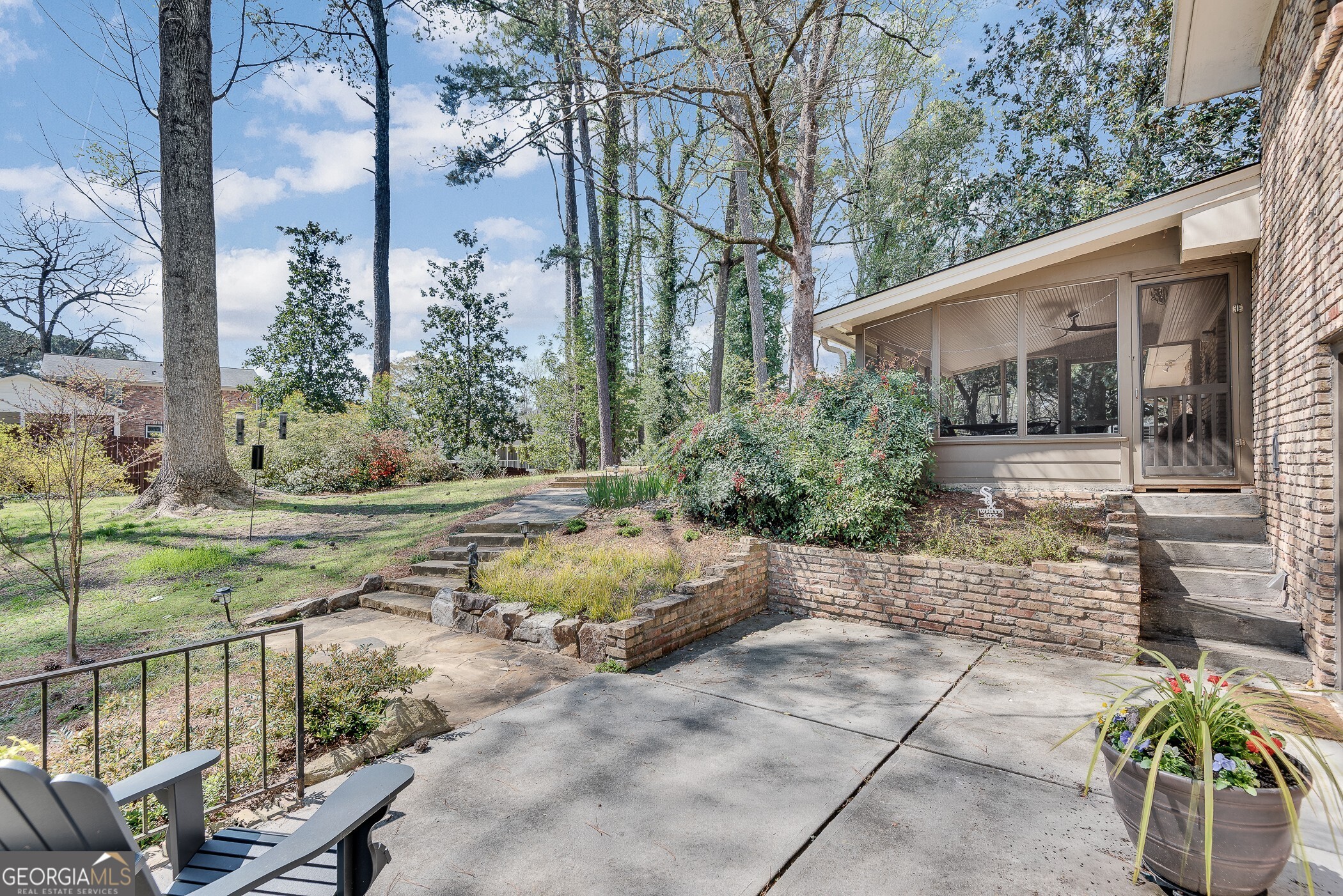 2640 Hawthorne Drive NE