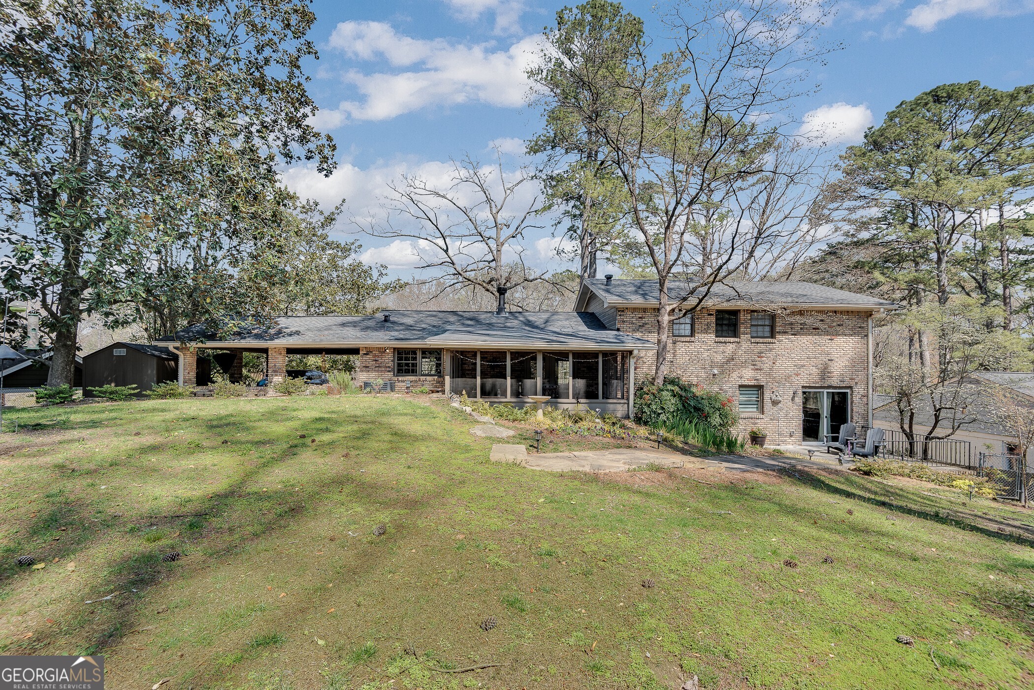 2640 Hawthorne Drive NE