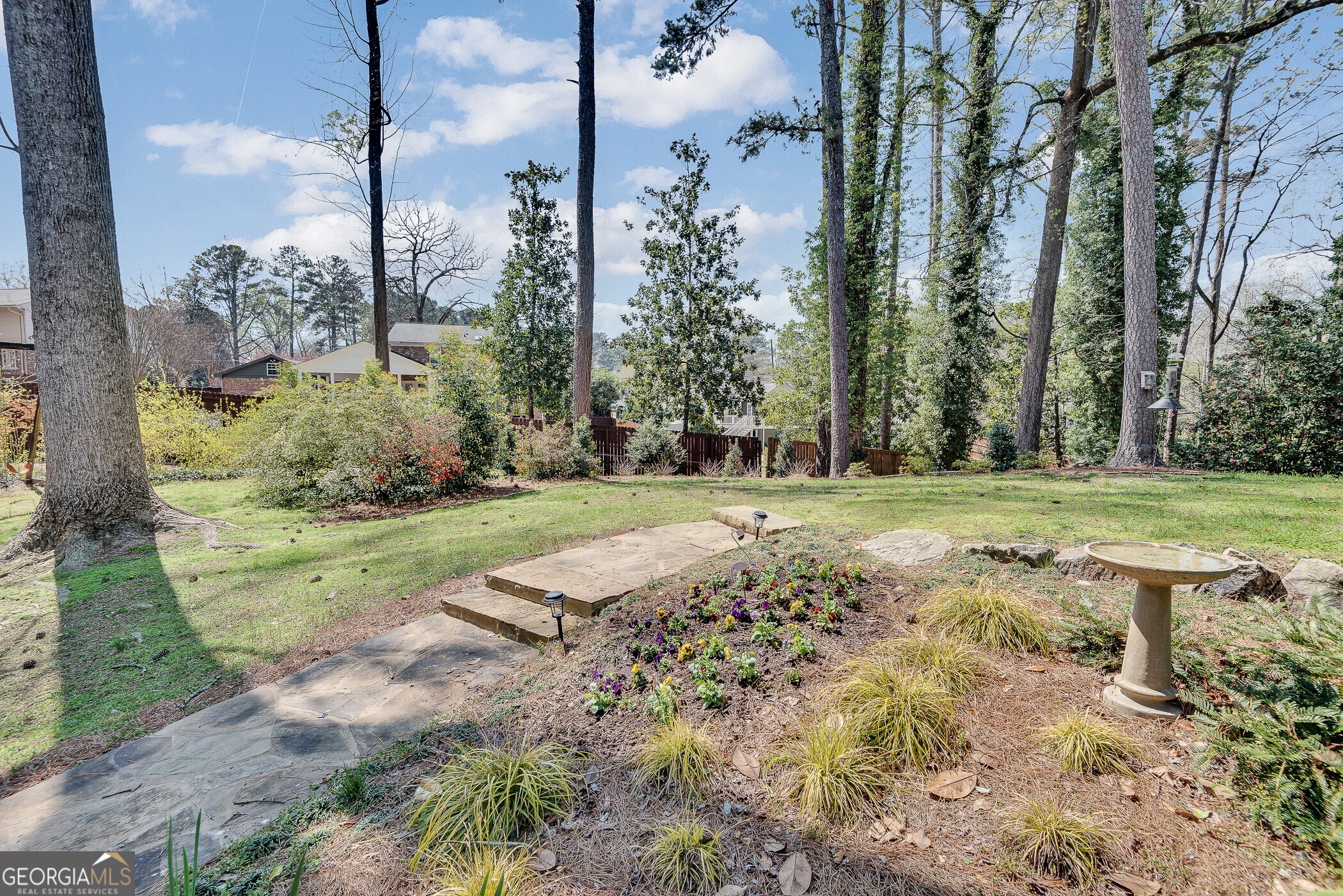 2640 Hawthorne Drive NE