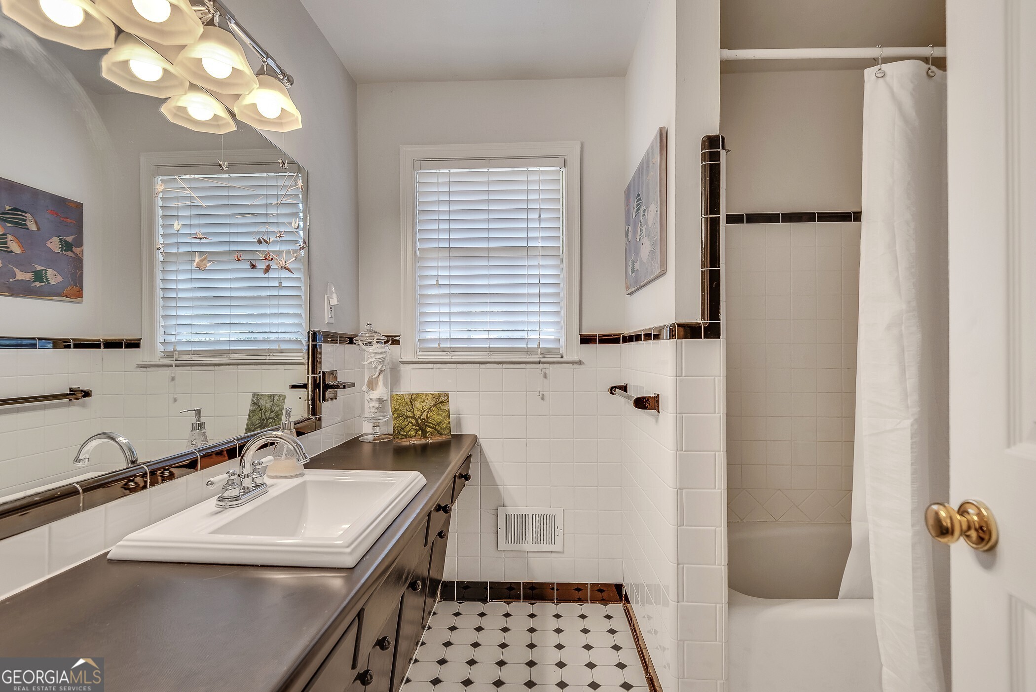 2640 Hawthorne Drive NE