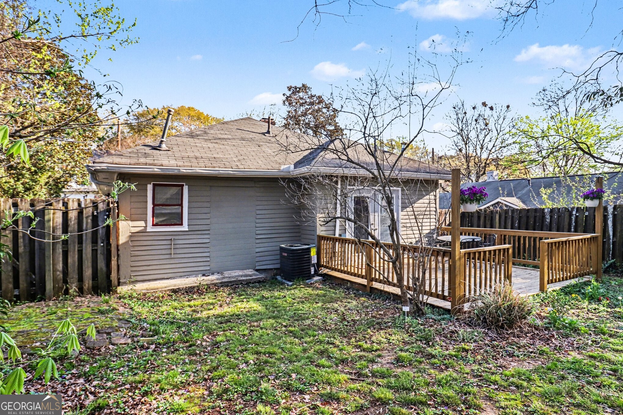 1405 May Avenue SE