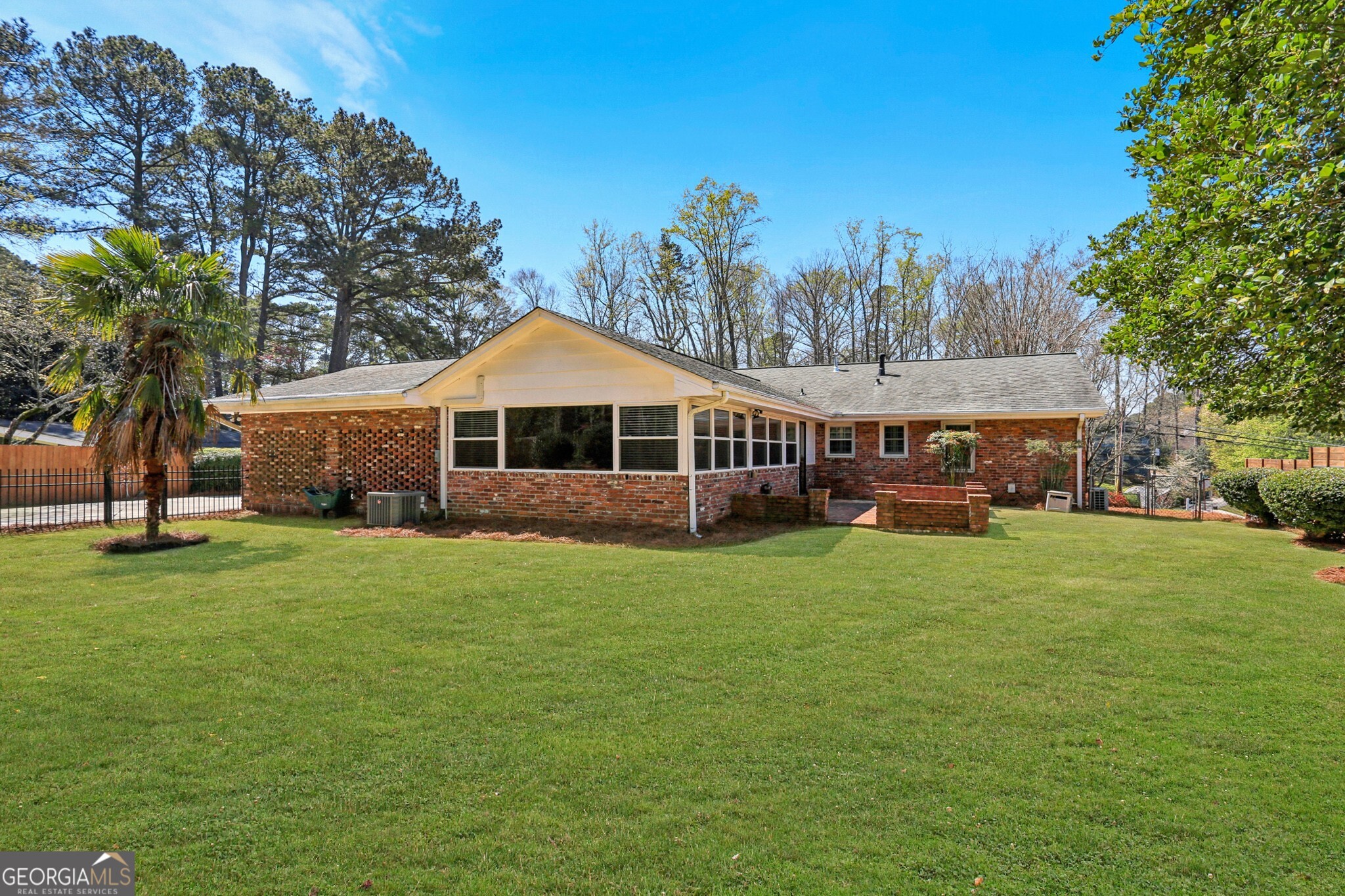 2467 Leslie Drive NE