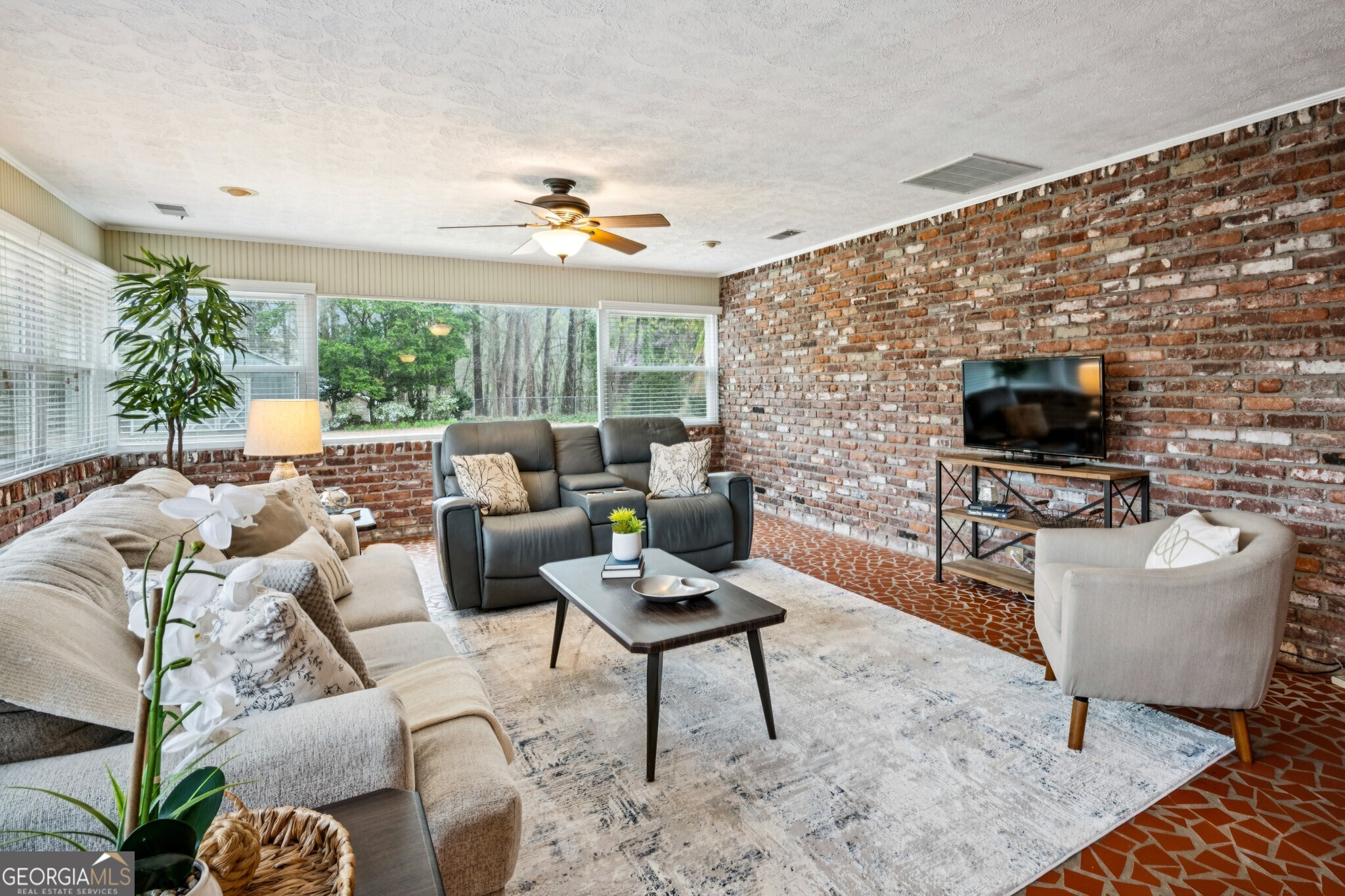 2467 Leslie Drive NE