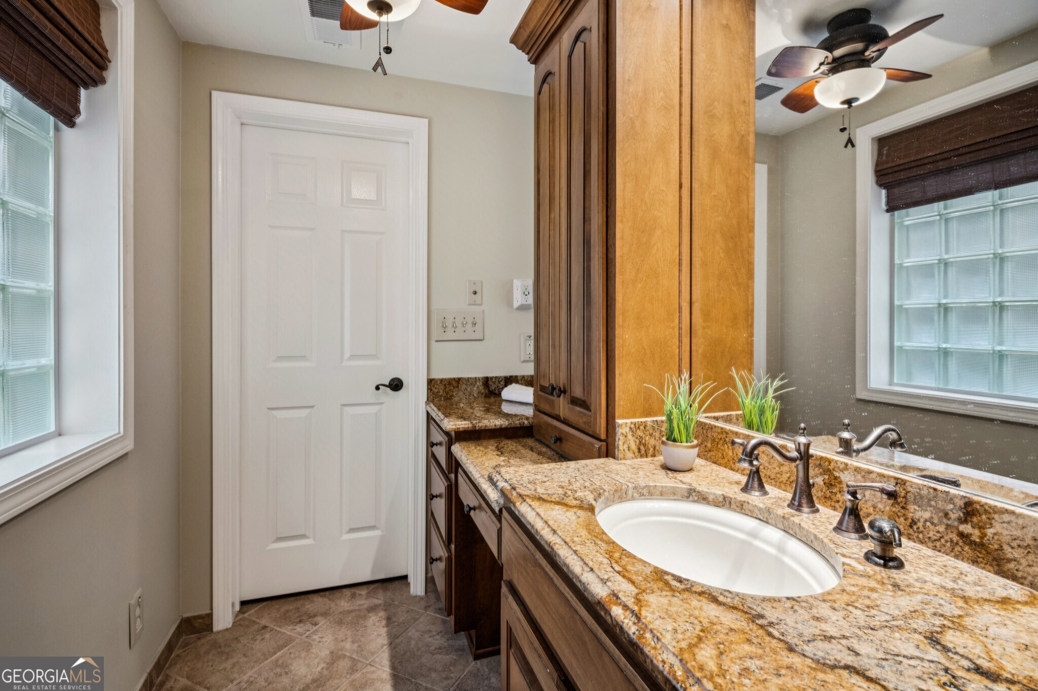 2467 Leslie Drive NE