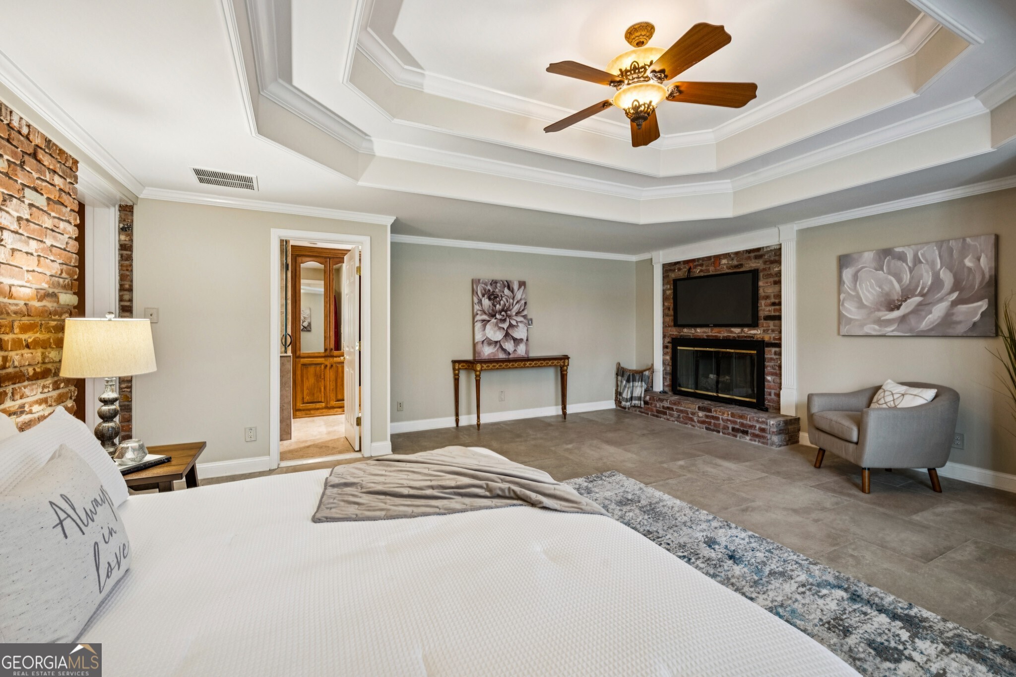 2467 Leslie Drive NE