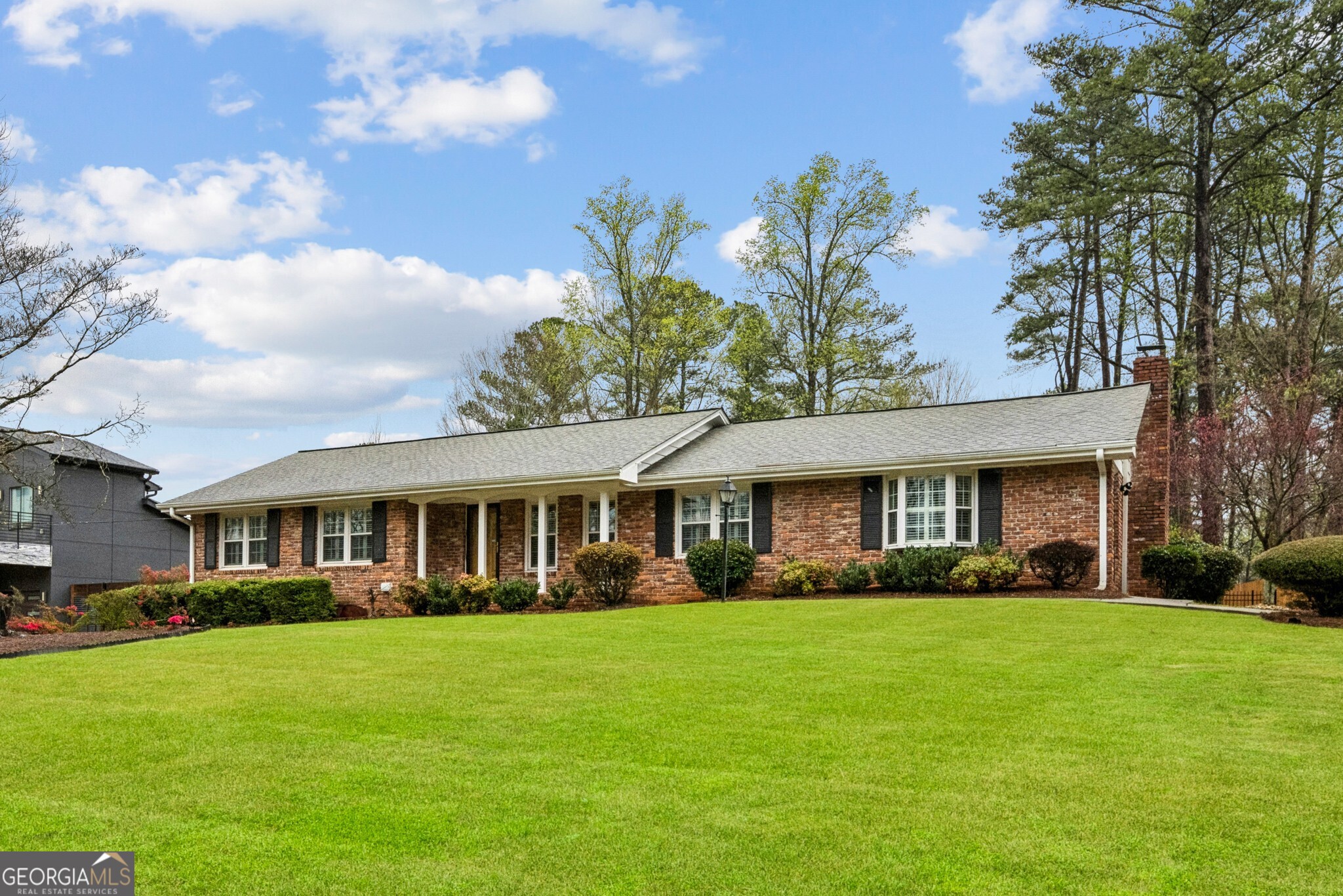 2467 Leslie Drive NE