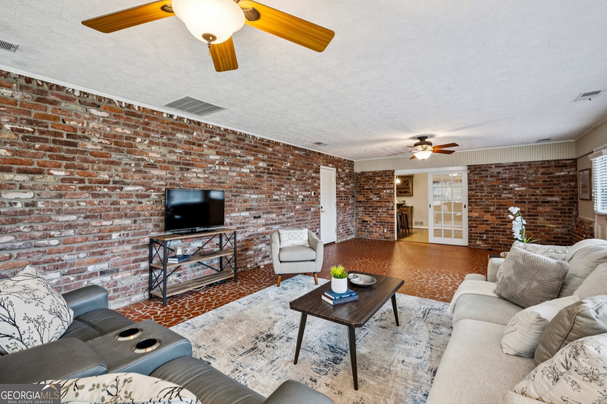 2467 Leslie Drive NE