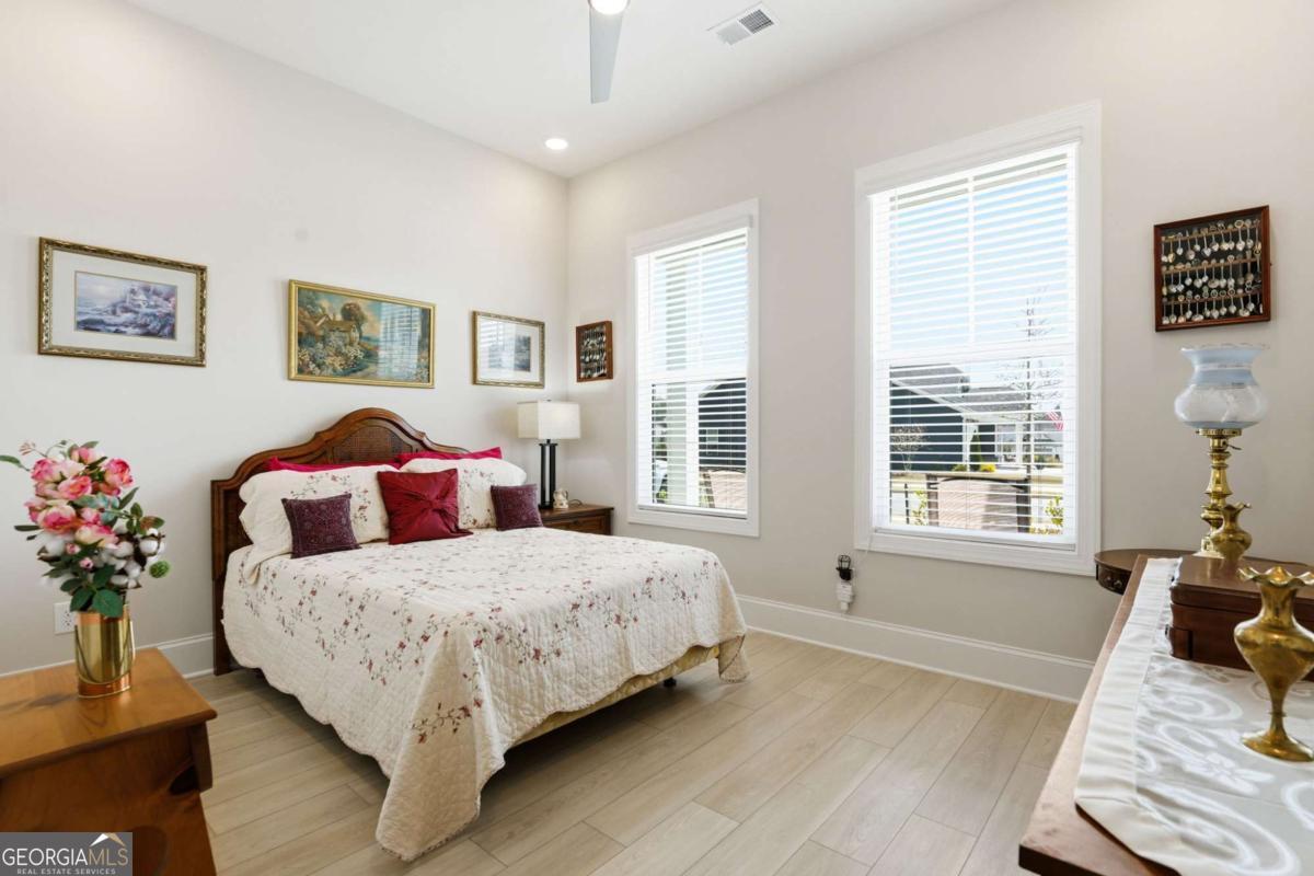 360 Vinca Circle NW