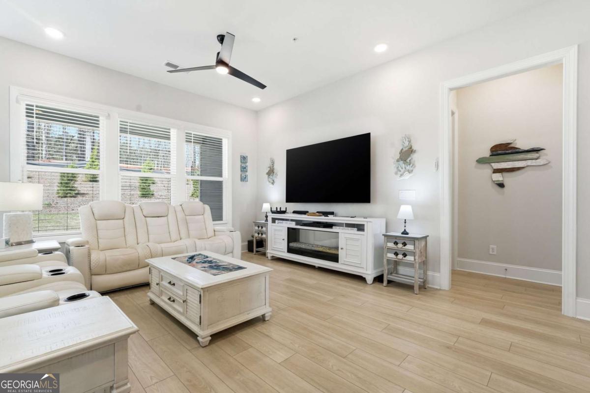 360 Vinca Circle NW