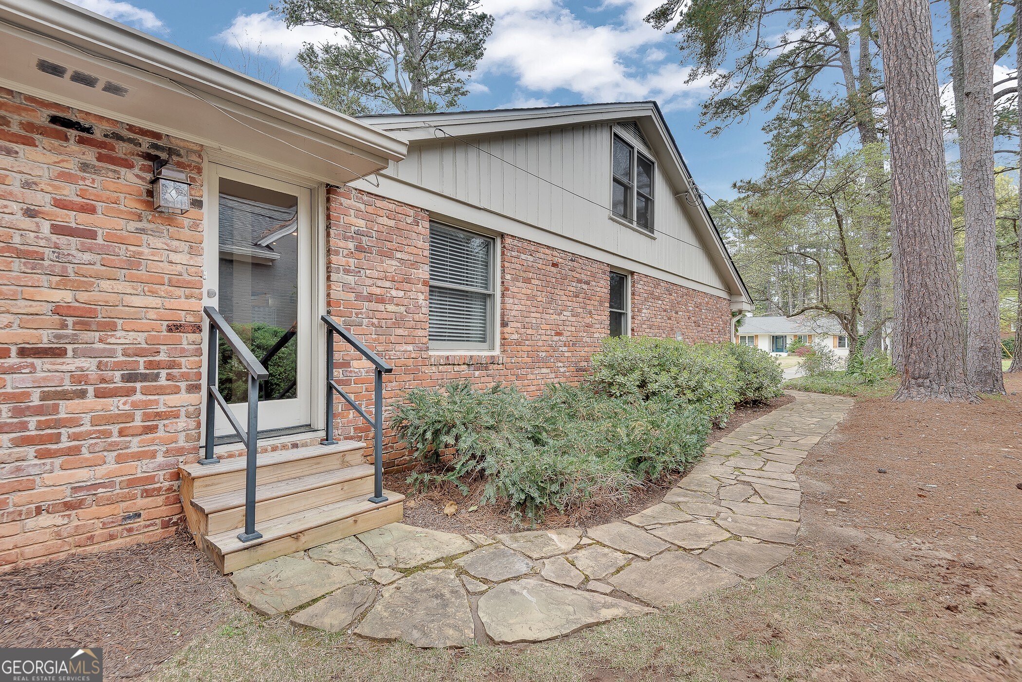 2295 Tanglewood Road