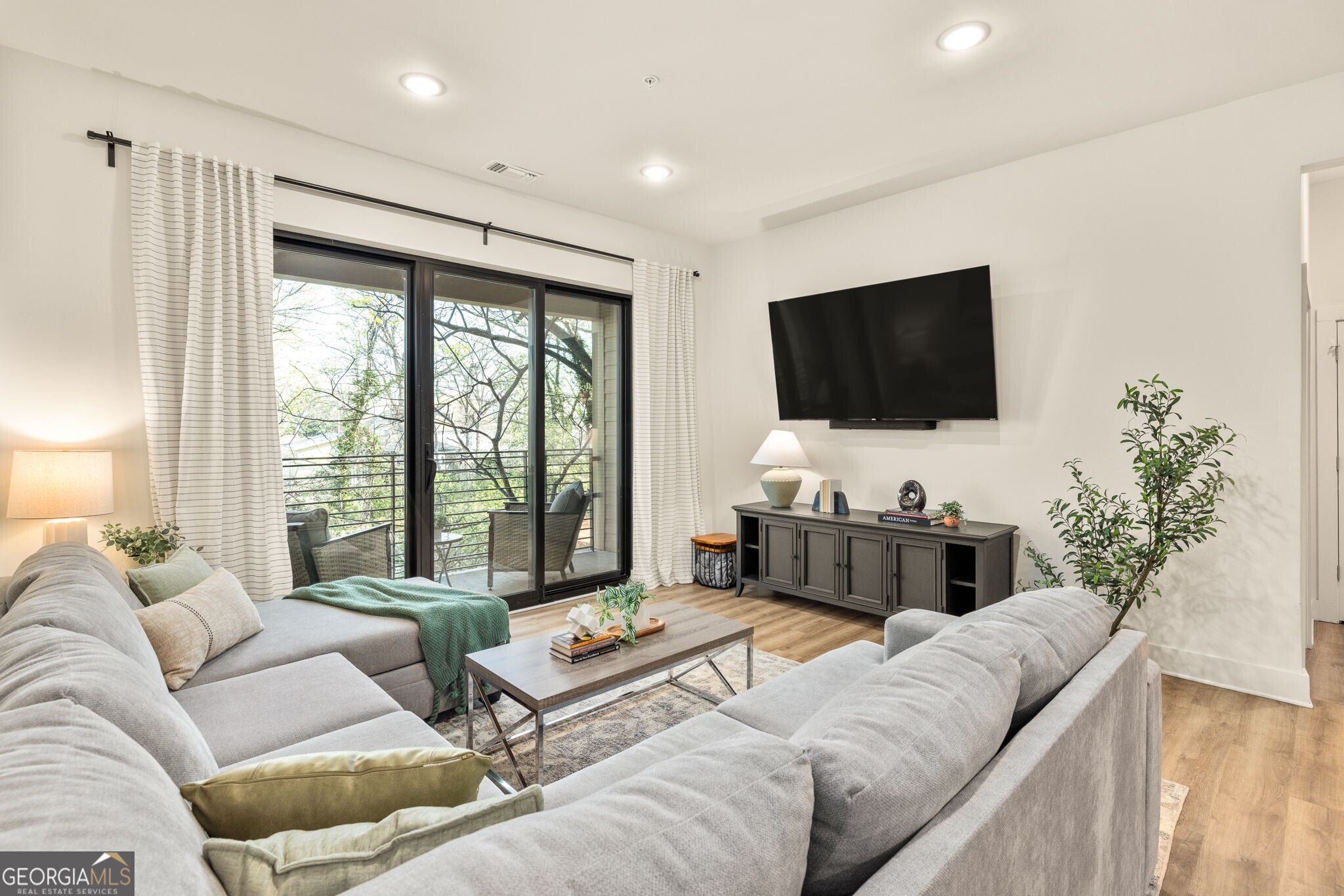 112 Rogers Street NE # 205