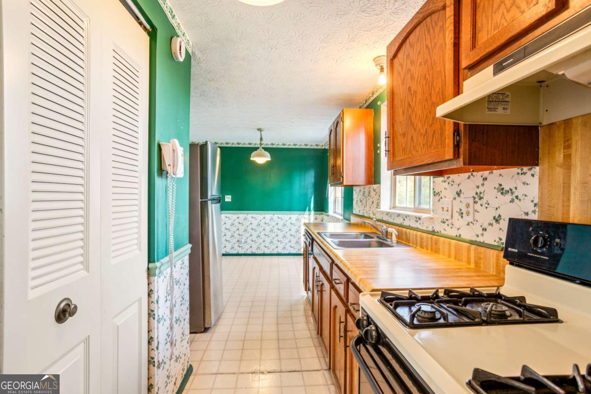 5420 Robin Hill Court