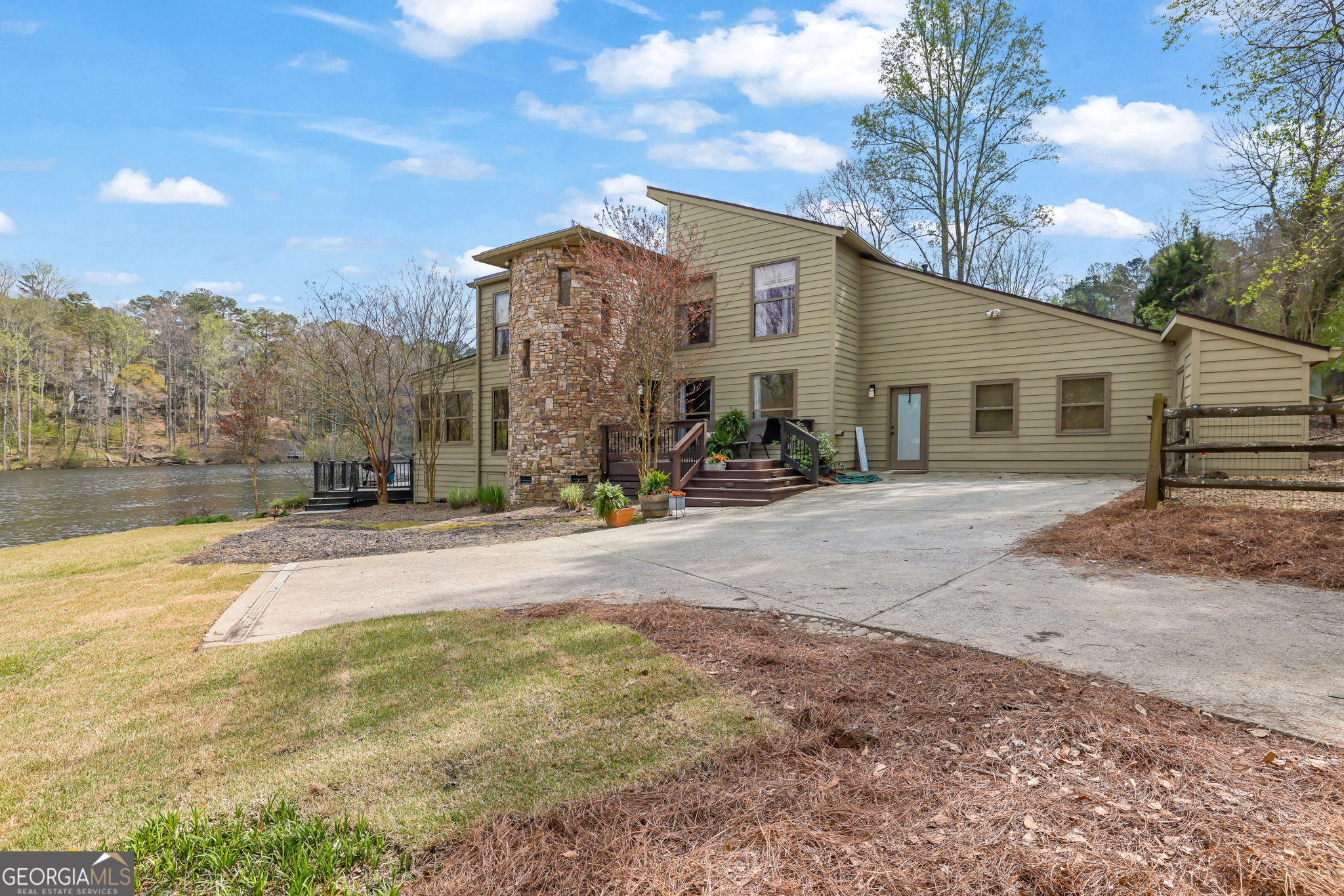 3850 Loch Highland Parkway NE
