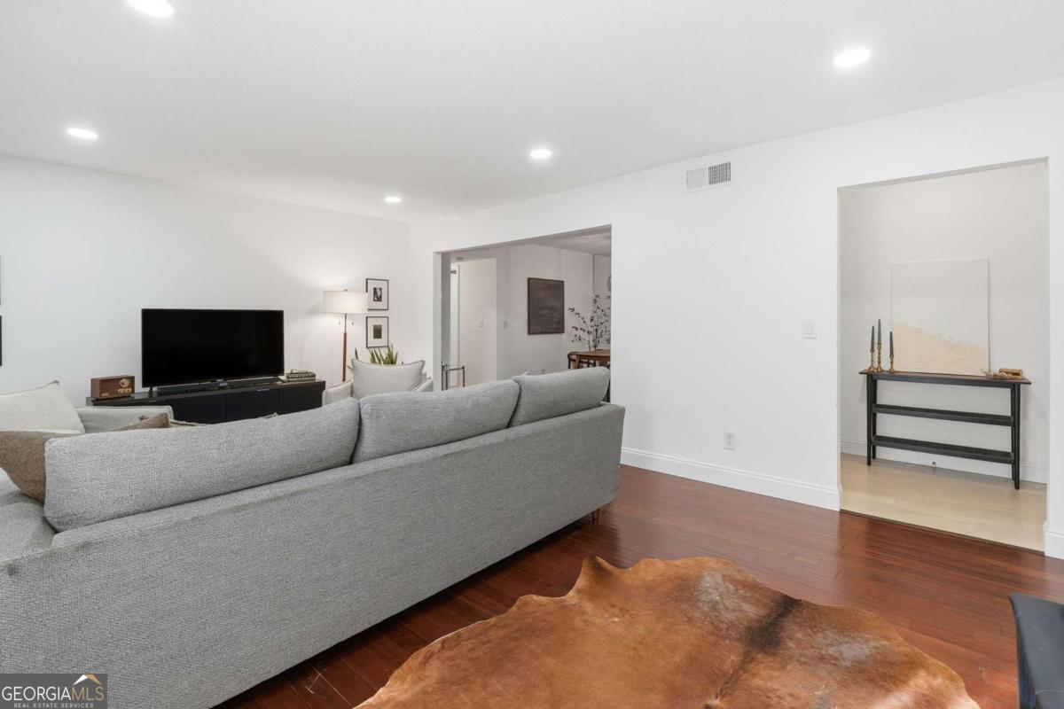 6851 Roswell Road # H29