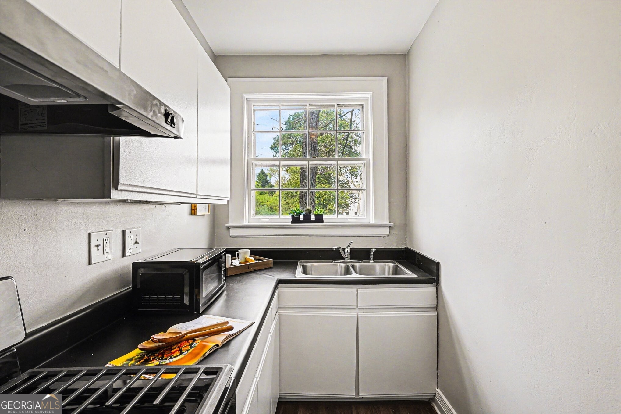 21 Peachtree Memorial Drive NW # 8