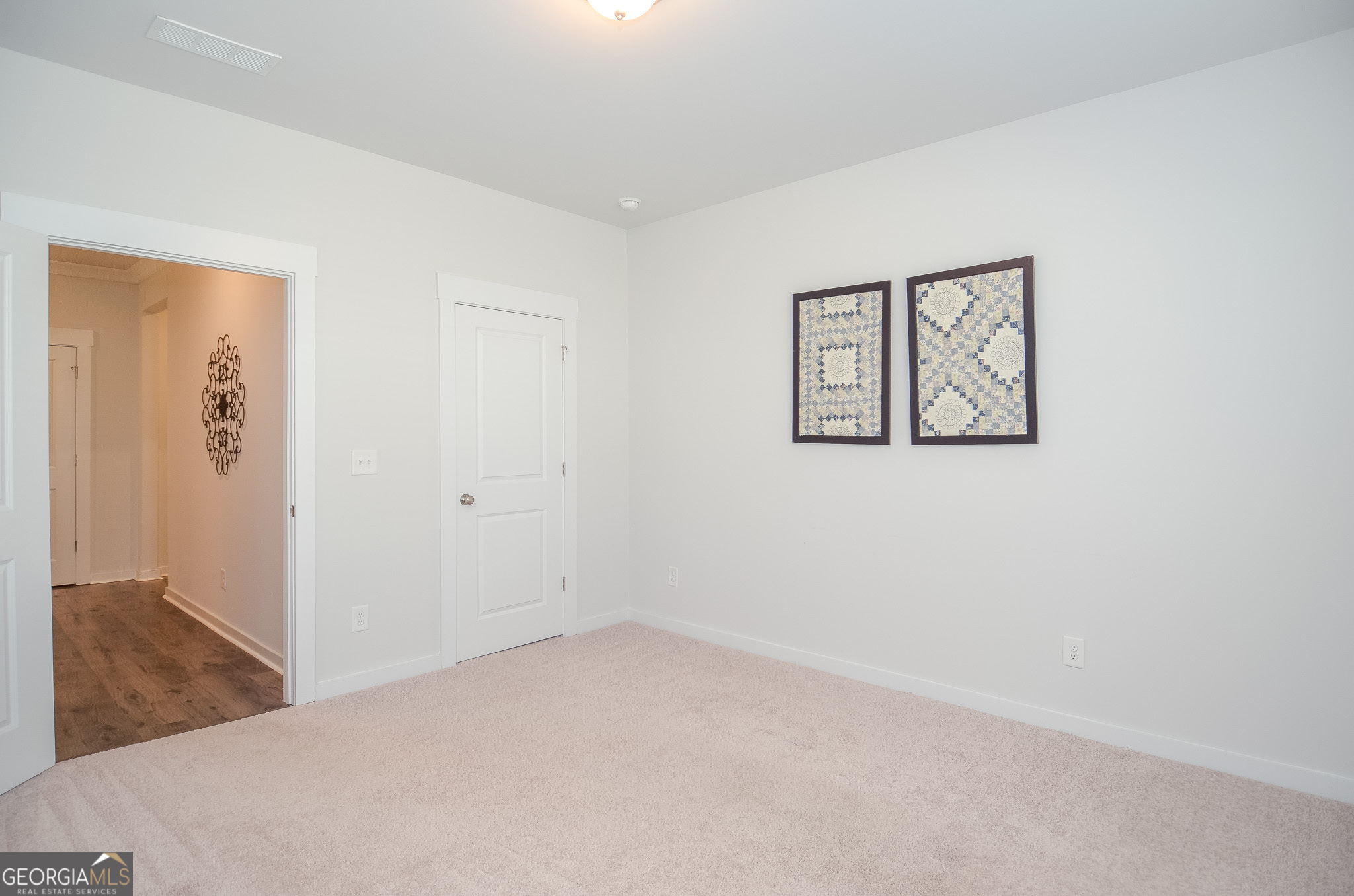 2562 Rathburn Circle