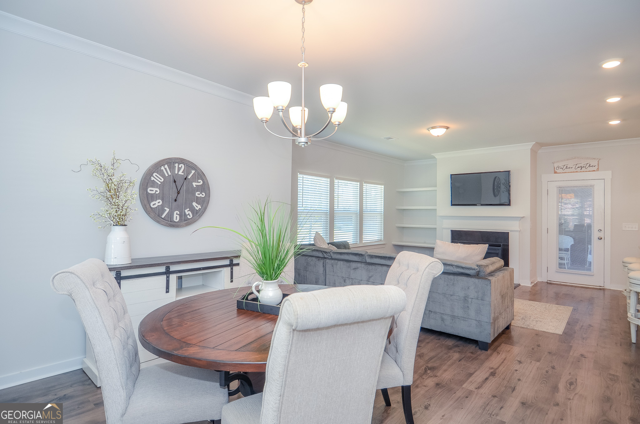 2562 Rathburn Circle