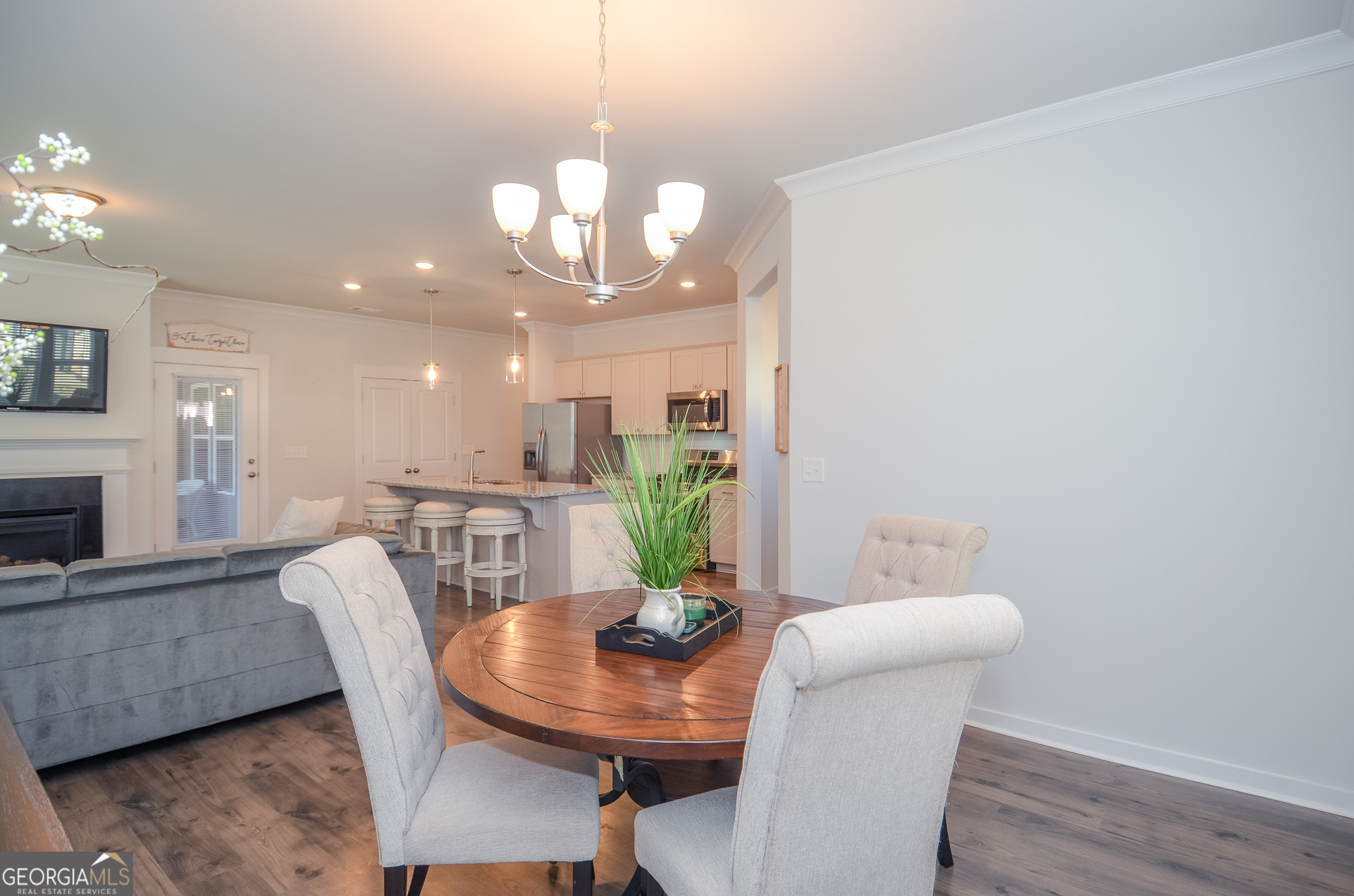 2562 Rathburn Circle