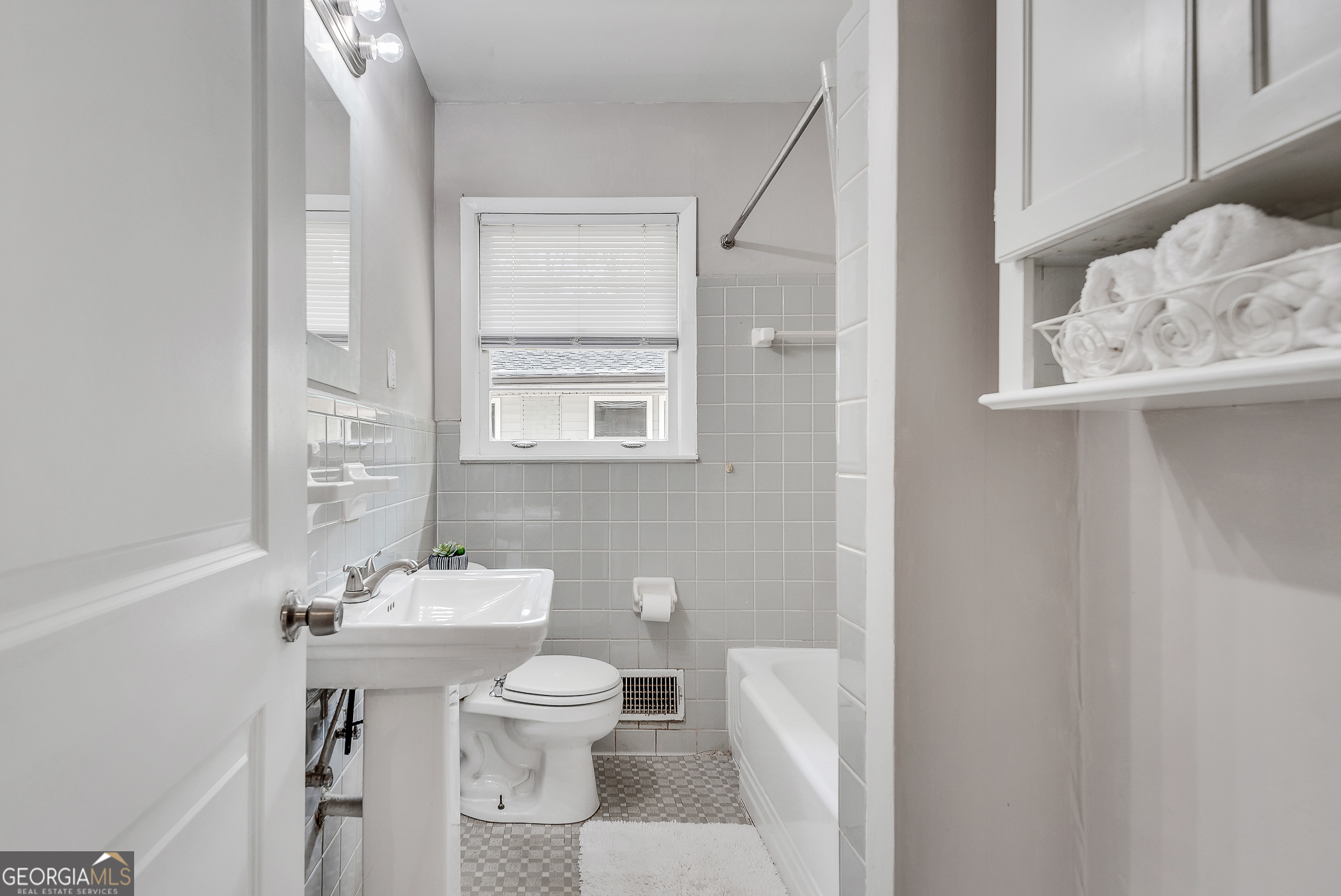 2774 Overlook Drive NE