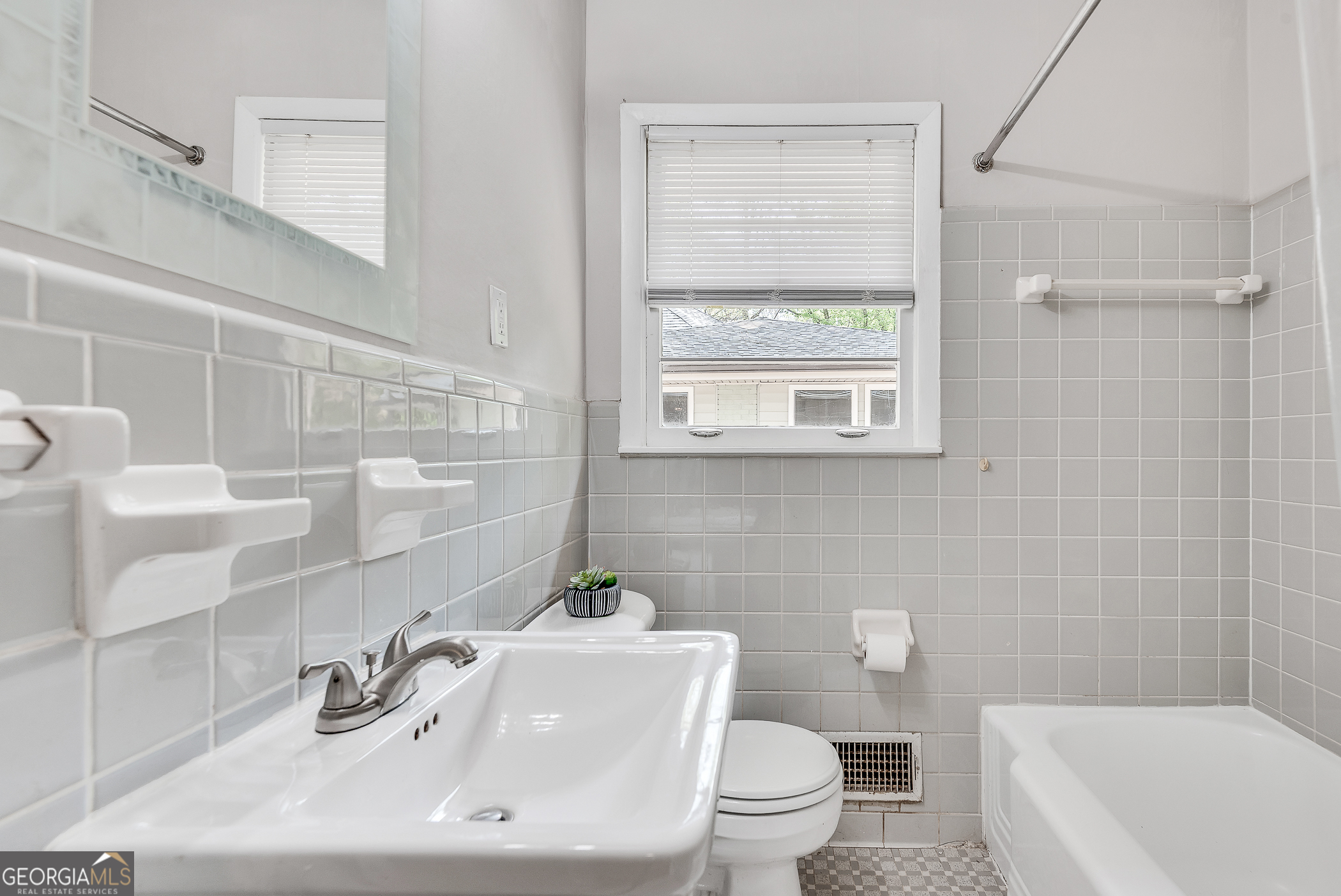 2774 Overlook Drive NE