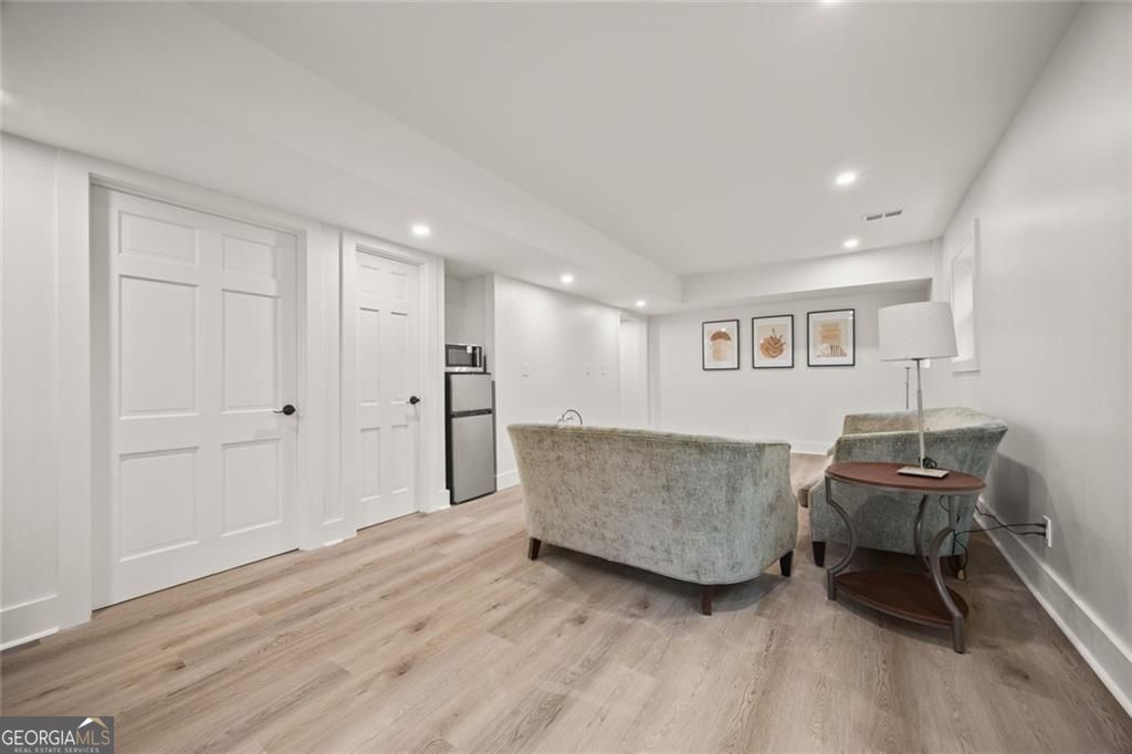 2433 Helmsdale NE