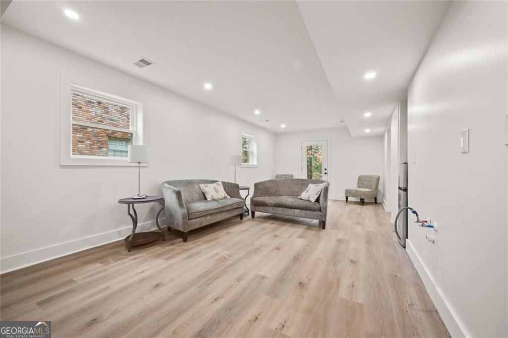 2433 Helmsdale NE