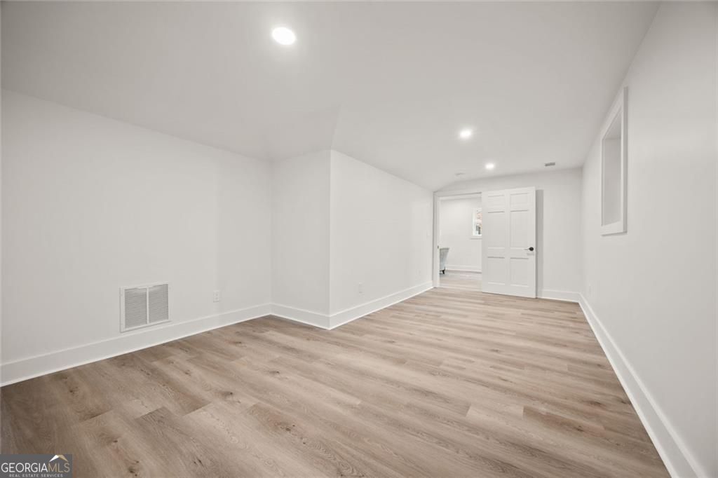 2433 Helmsdale NE