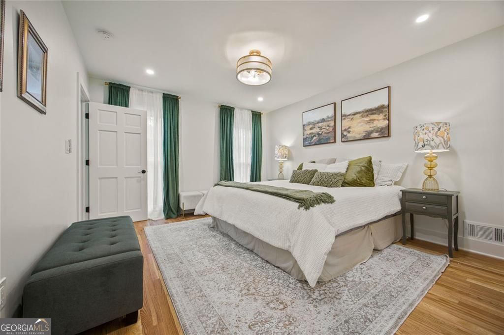 2433 Helmsdale NE