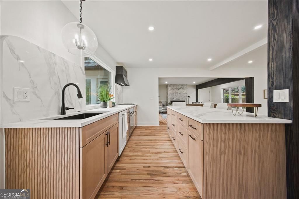 2433 Helmsdale NE