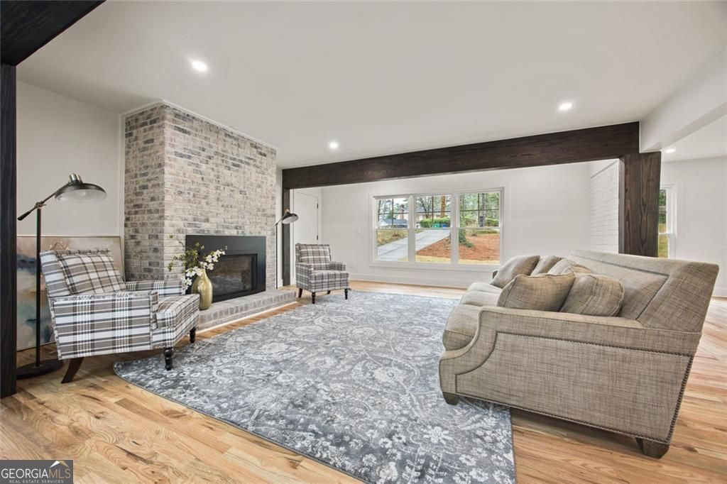 2433 Helmsdale NE