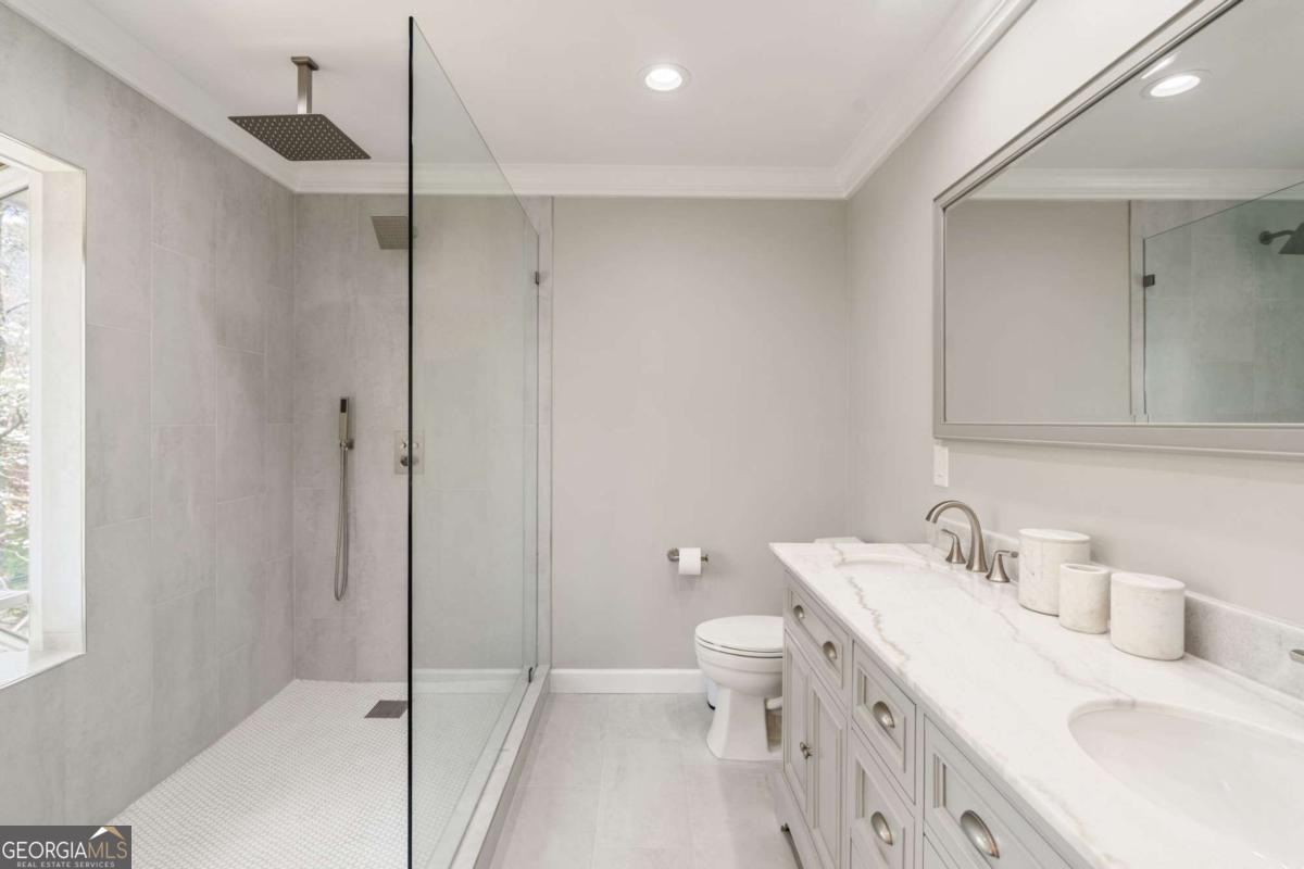 2492 Sherbrooke Drive NE