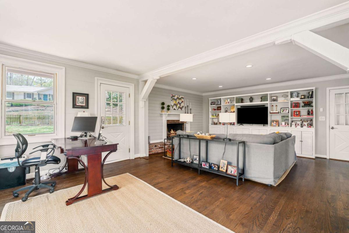 2492 Sherbrooke Drive NE