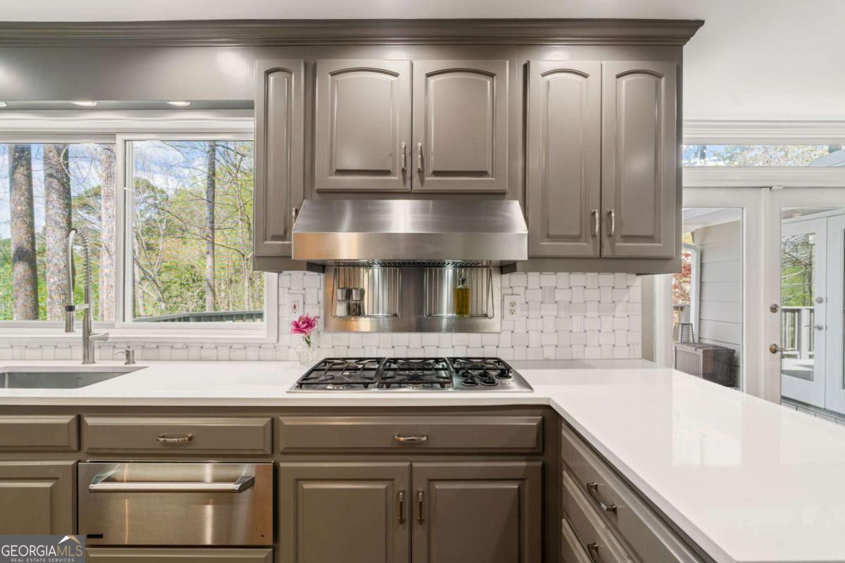 2492 Sherbrooke Drive NE