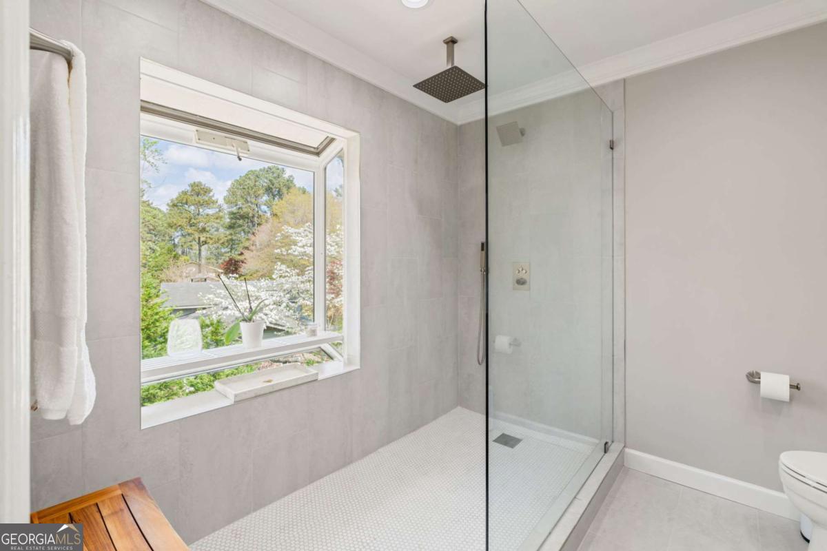 2492 Sherbrooke Drive NE