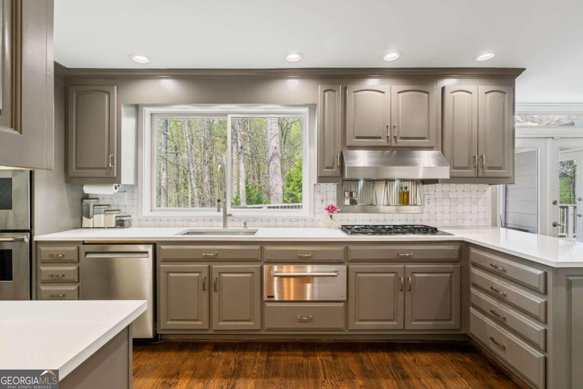 2492 Sherbrooke Drive NE