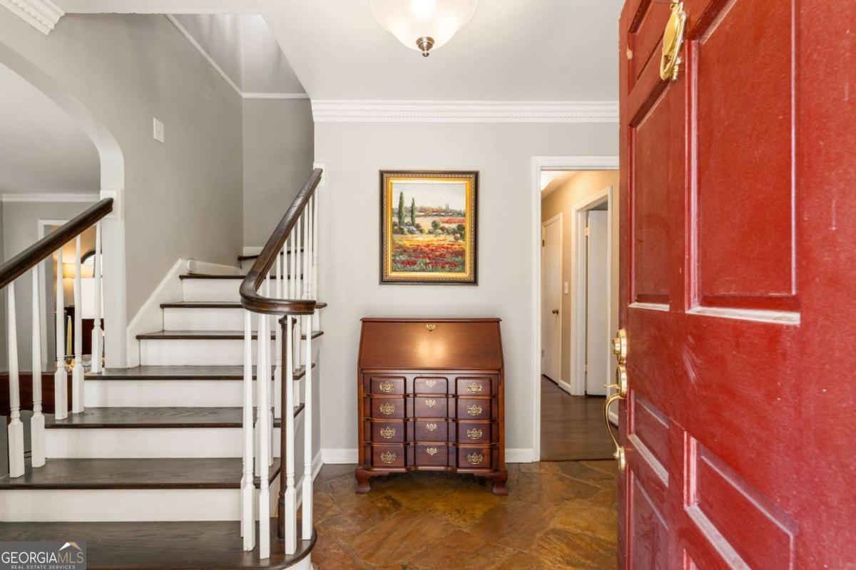 2492 Sherbrooke Drive NE