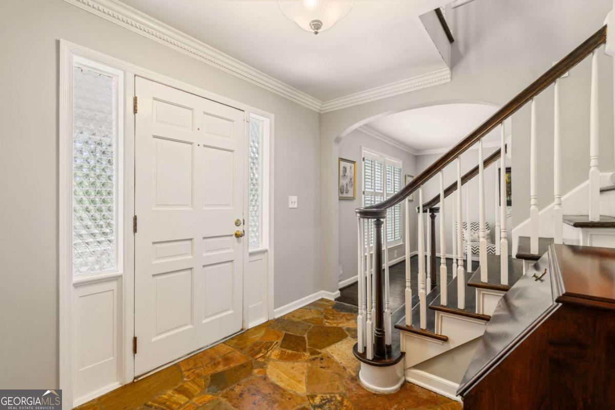 2492 Sherbrooke Drive NE