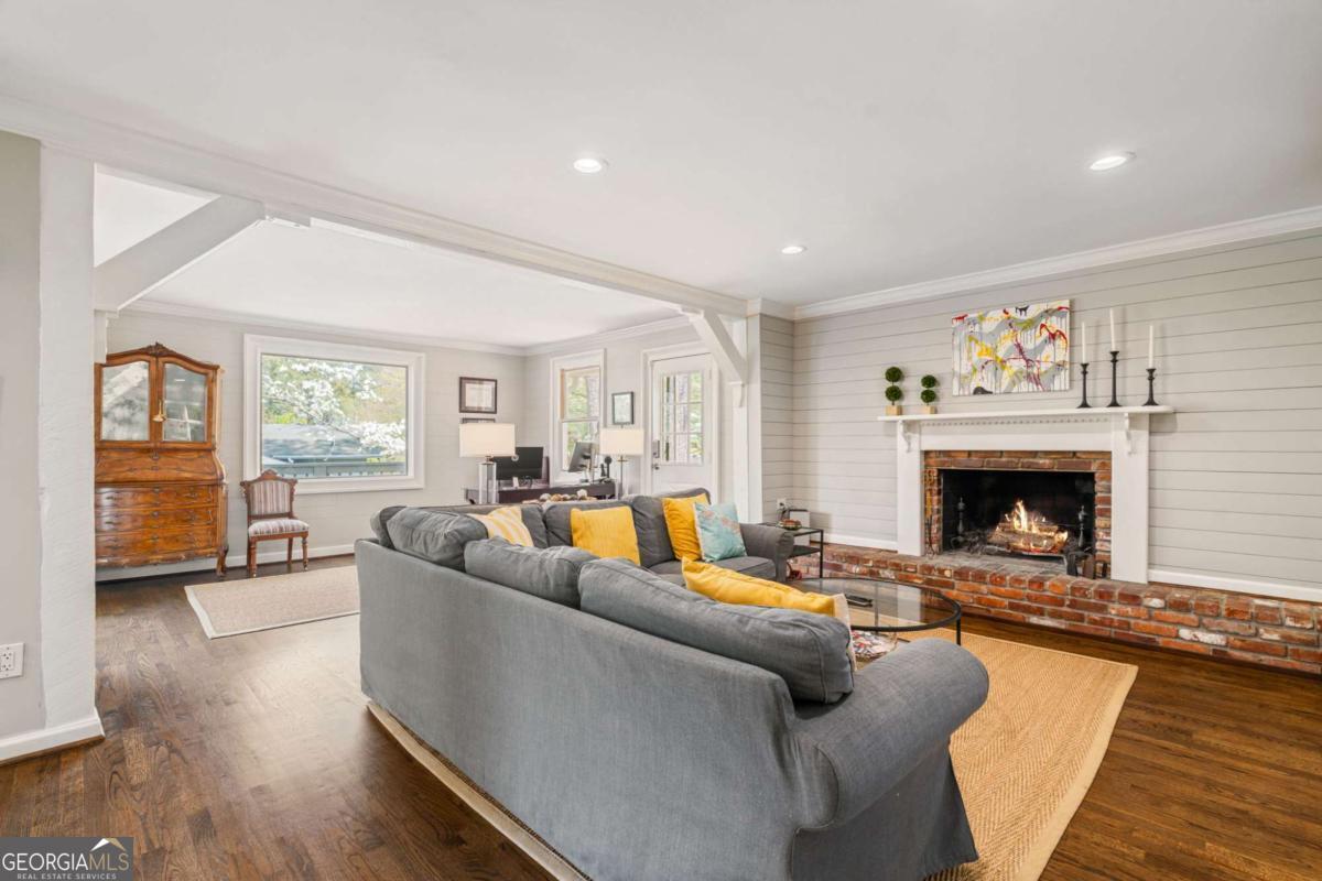 2492 Sherbrooke Drive NE